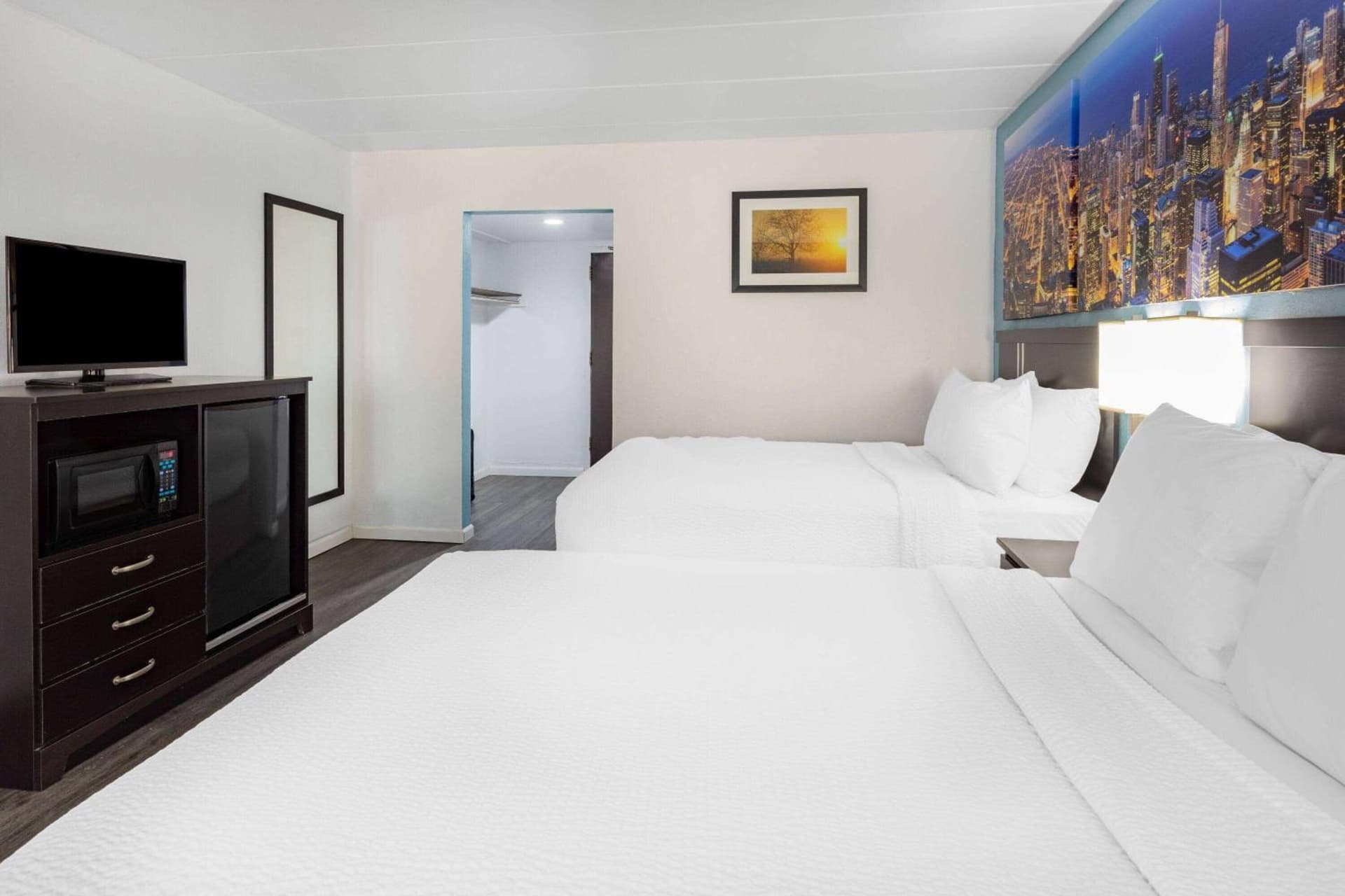 Days Inn by Wyndham Livonia Canton Detroit gallery photo in Livonia, MI — image 21