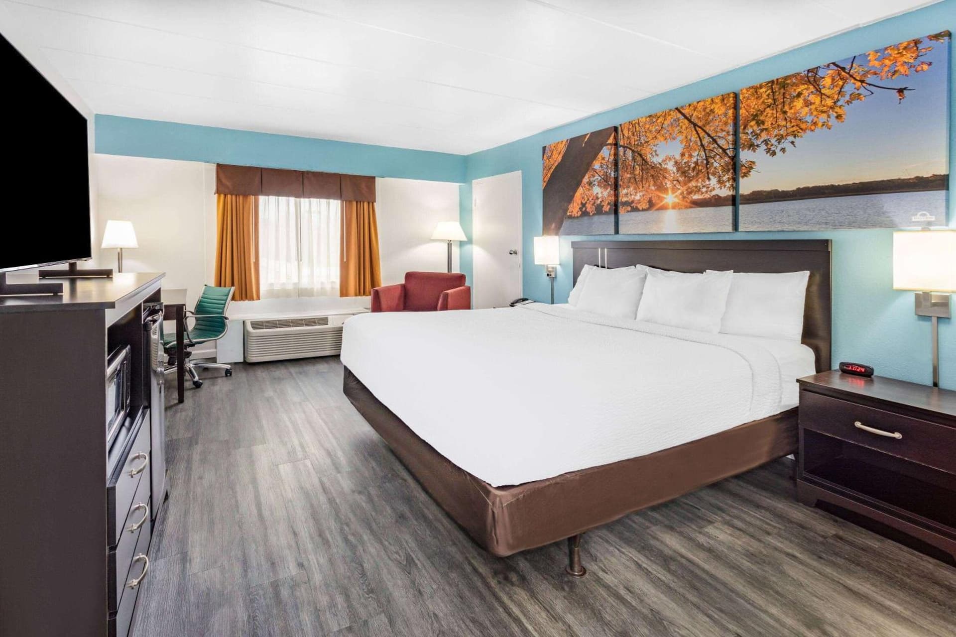 Days Inn by Wyndham Livonia Canton Detroit gallery photo in Livonia, MI — image 29