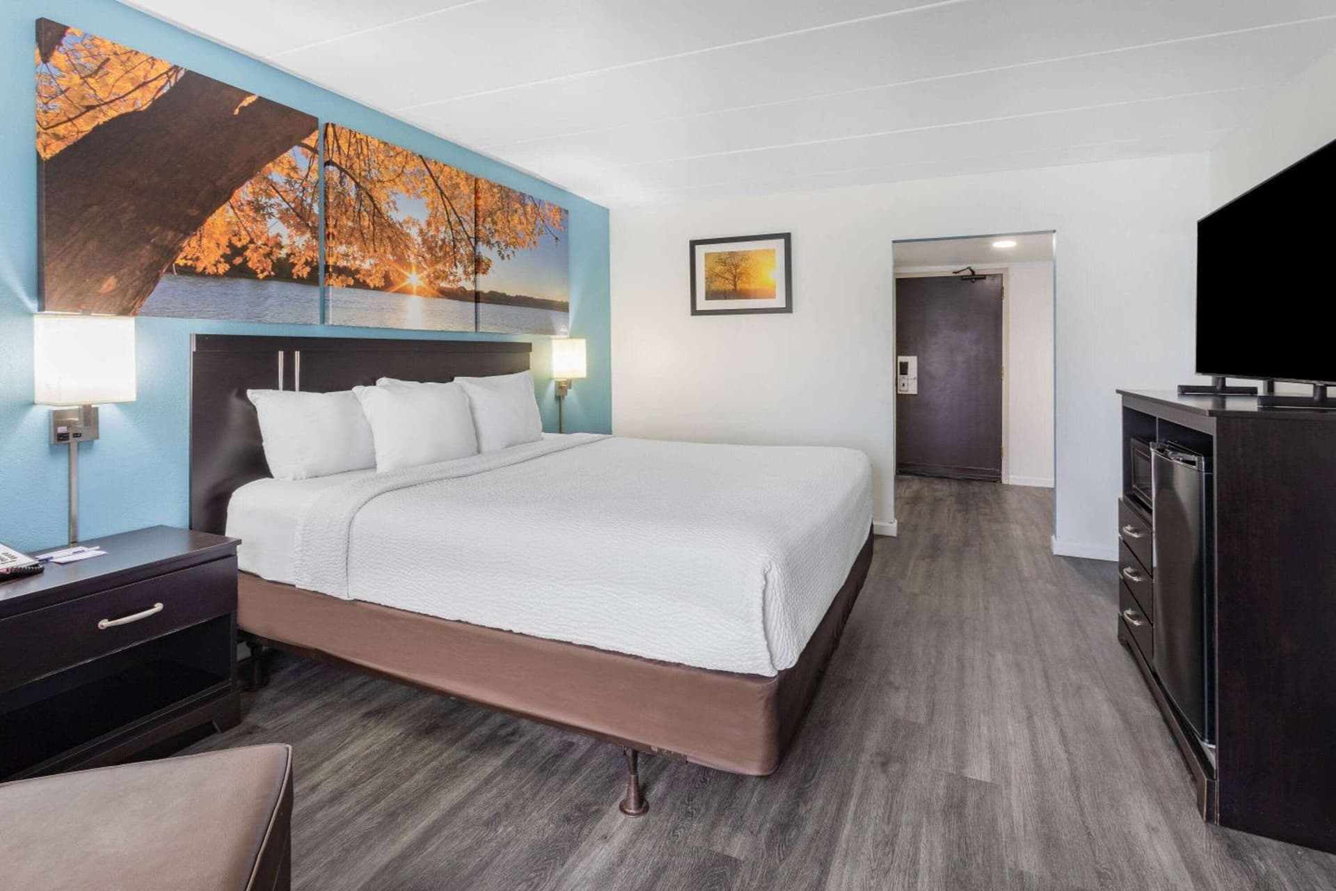 Days Inn by Wyndham Livonia Canton Detroit gallery photo in Livonia, MI — image 30