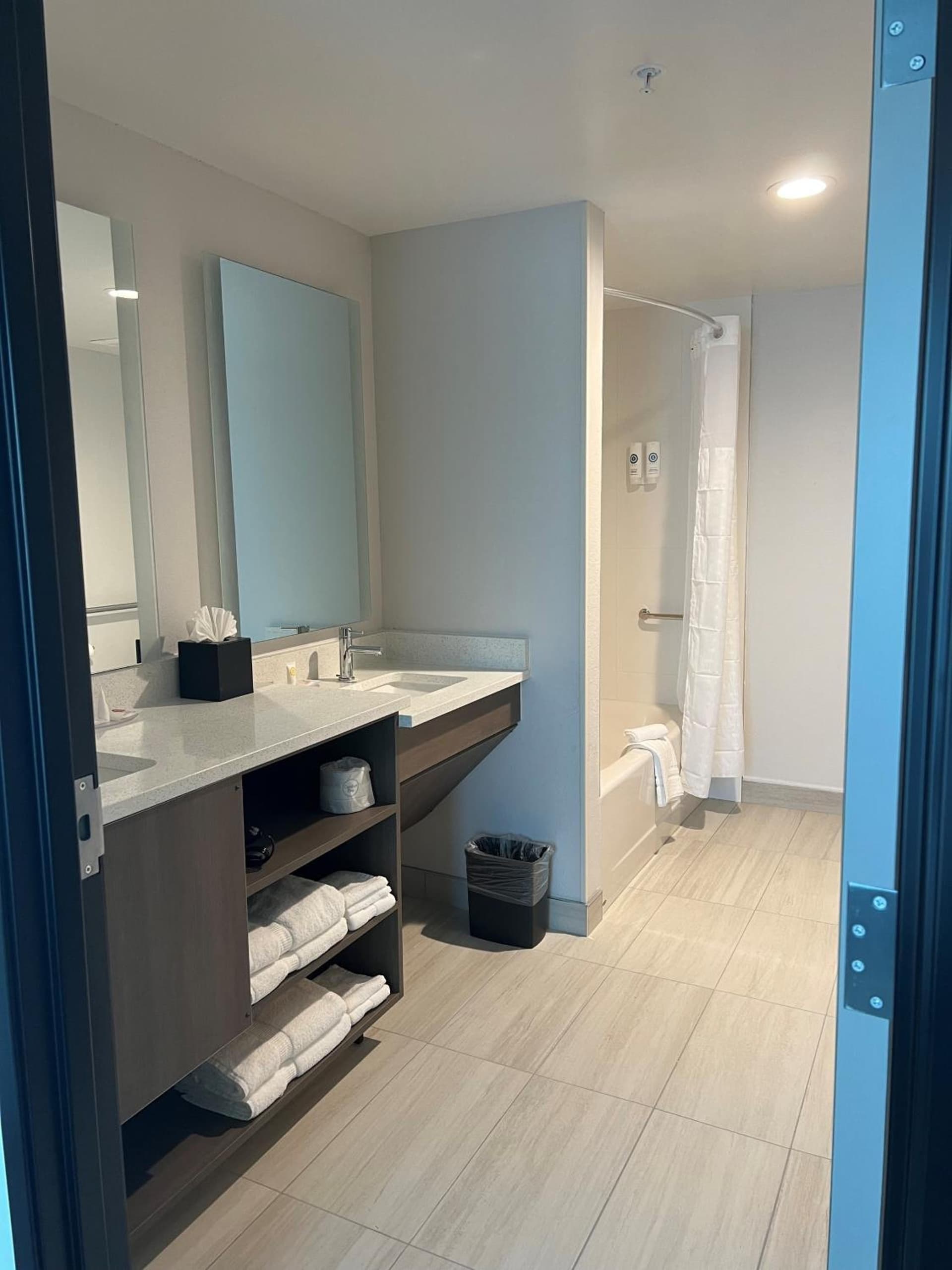 Comfort Inn & Suites New Port Richey Downtown District gallery photo in New Port Richey, FL — image 73