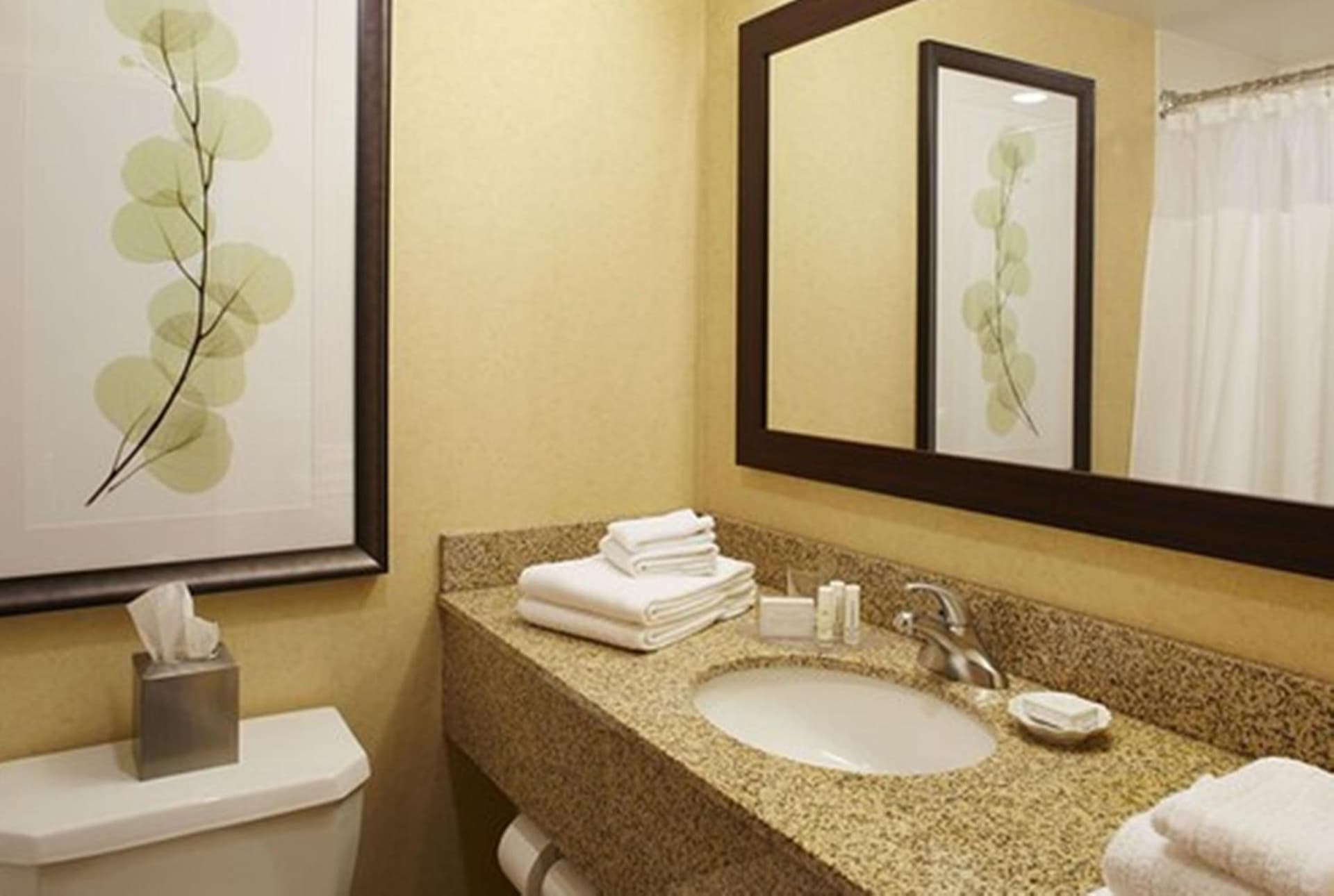 Courtyard by Marriott Buffalo Amherst/University interior in Amherst, NY — gallery photo 2