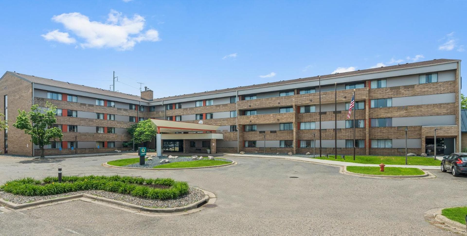 Quality Inn & Suites Mall of America - MSP Airport featured exterior or lobby in Bloomington, MN — similar hotel