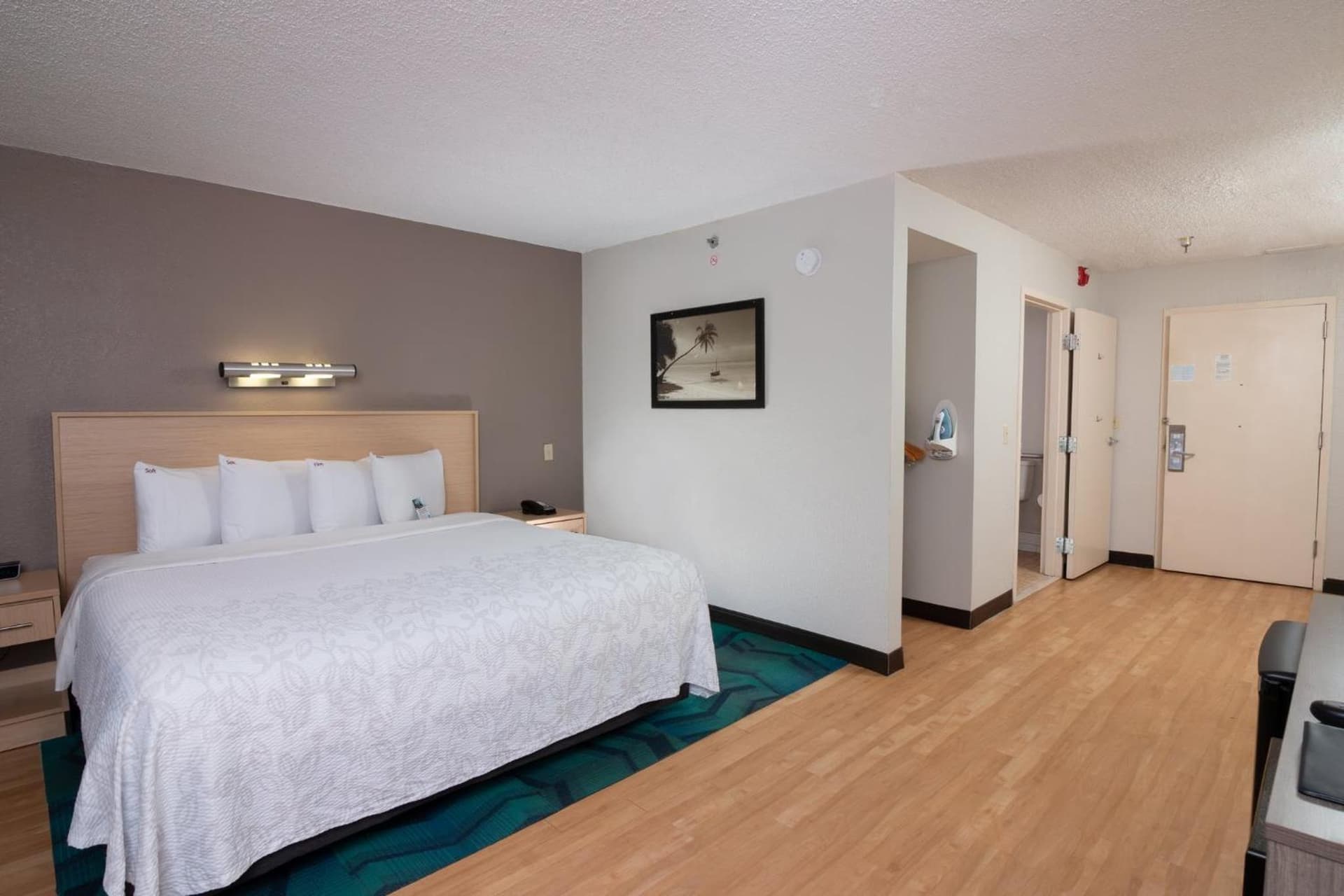 Red Roof Inn PLUS Miami Airport gallery photo in Miami, FL — image 10