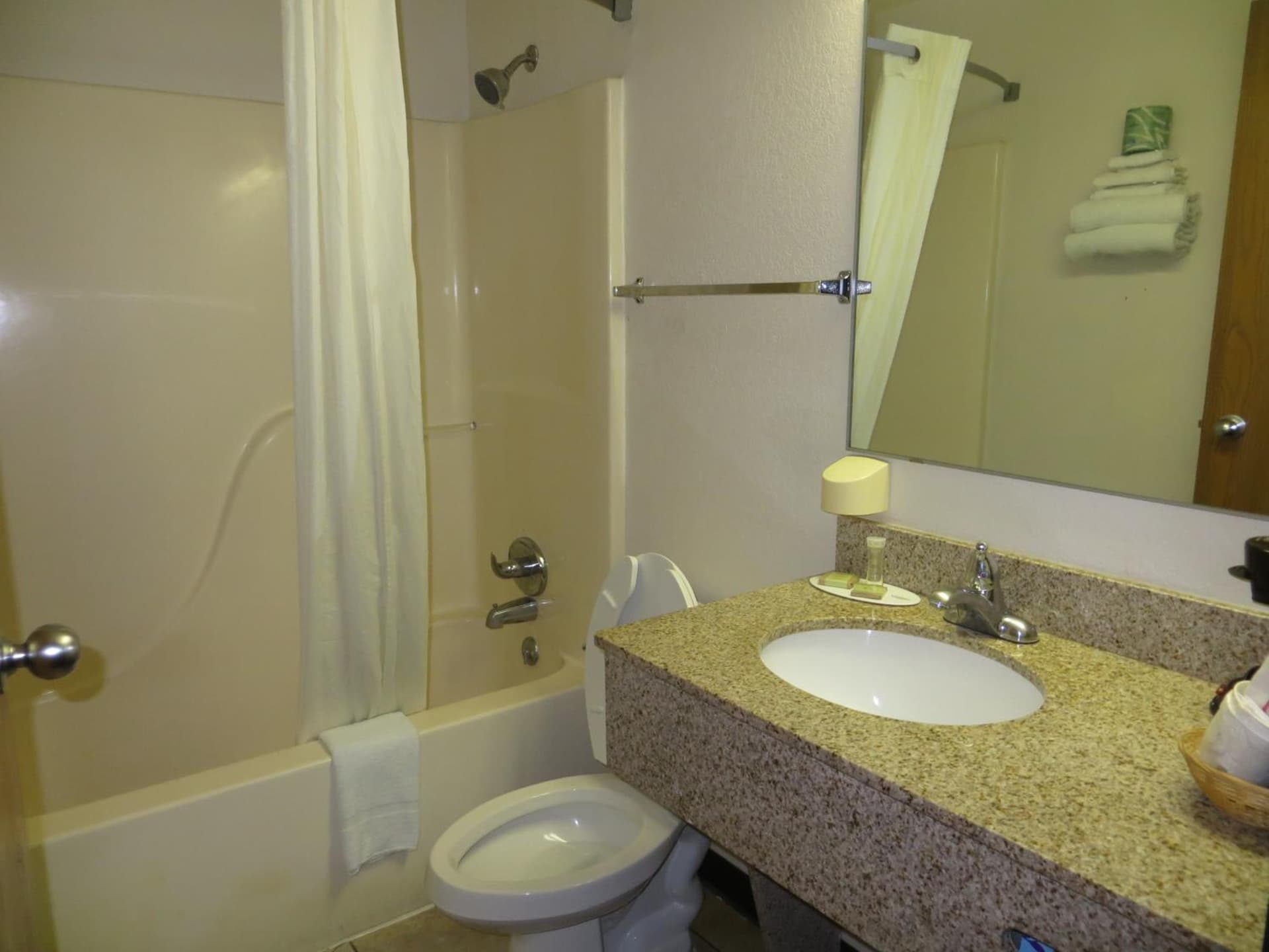 Super 8 by Wyndham Waco University Area gallery photo in Waco, TX — image 16
