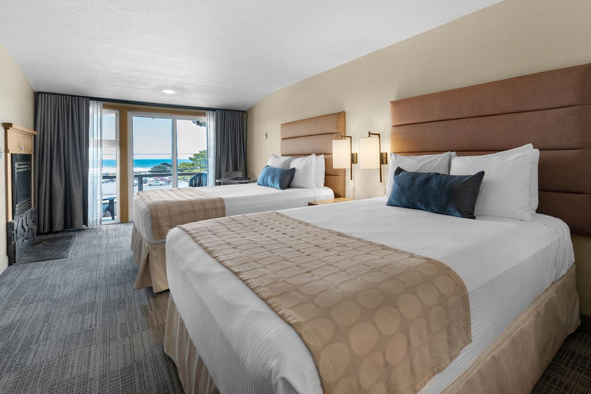 The Wayside Inn interior in Cannon Beach, OR — gallery photo 2