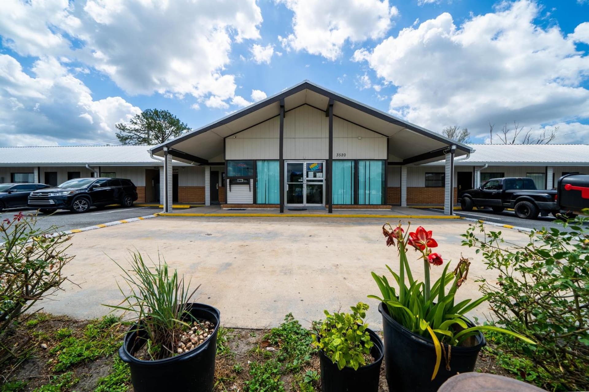 OYO Hotel Ocala, FL I-75 featured exterior or lobby in Ocala, FL — similar hotel