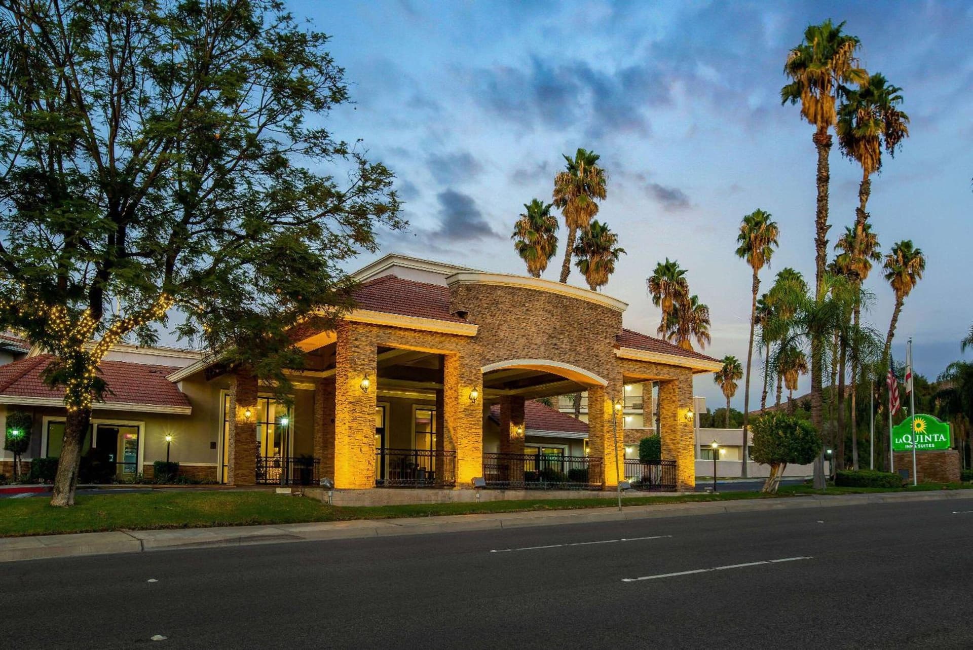 La Quinta by Wyndham Pomona property views in Pomona, CA — gallery photo 3