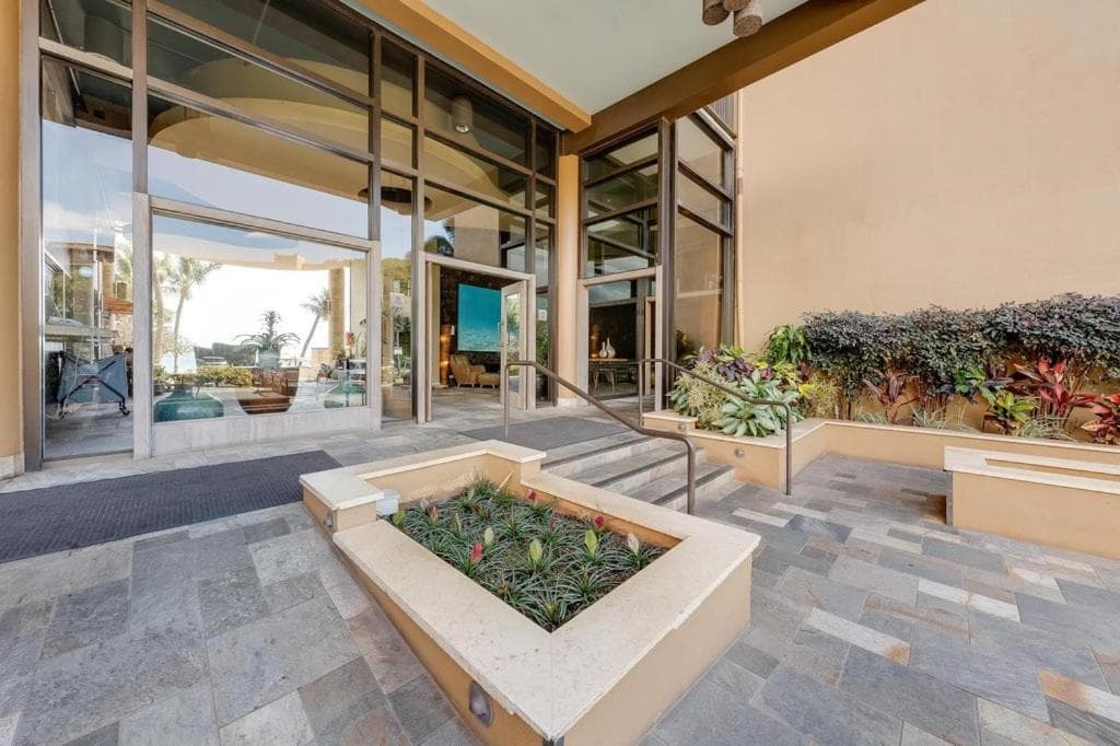 Oceanfront Mana Kai 2 bedroom condo interior in Wailea, HI — gallery photo 2