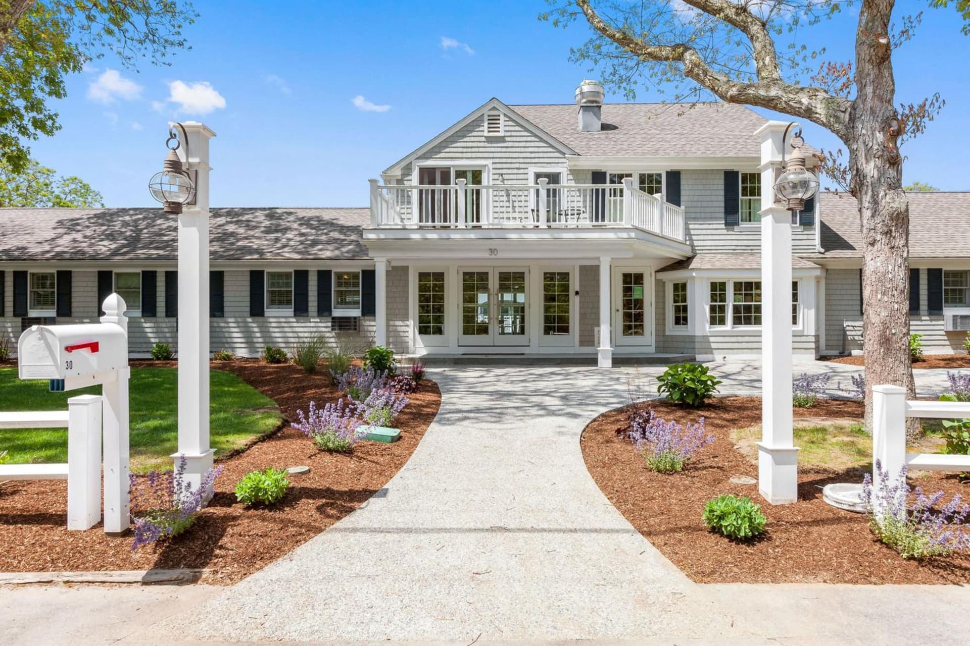 Pelham on Earle featured exterior or lobby in West Harwich, MA — similar hotel