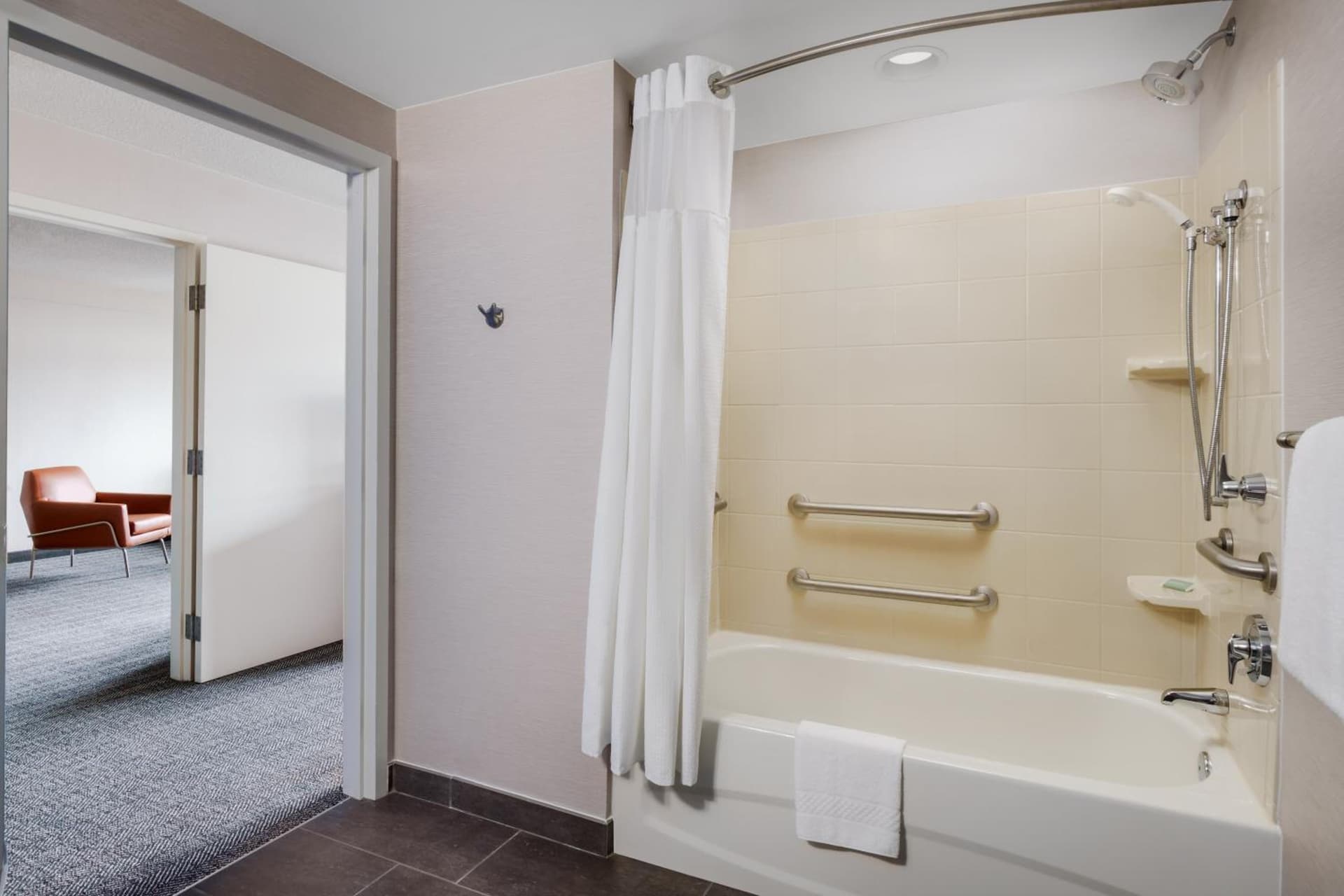 Courtyard by Marriott Manchester-Boston Regional Airport gallery photo in Manchester, NH — image 23