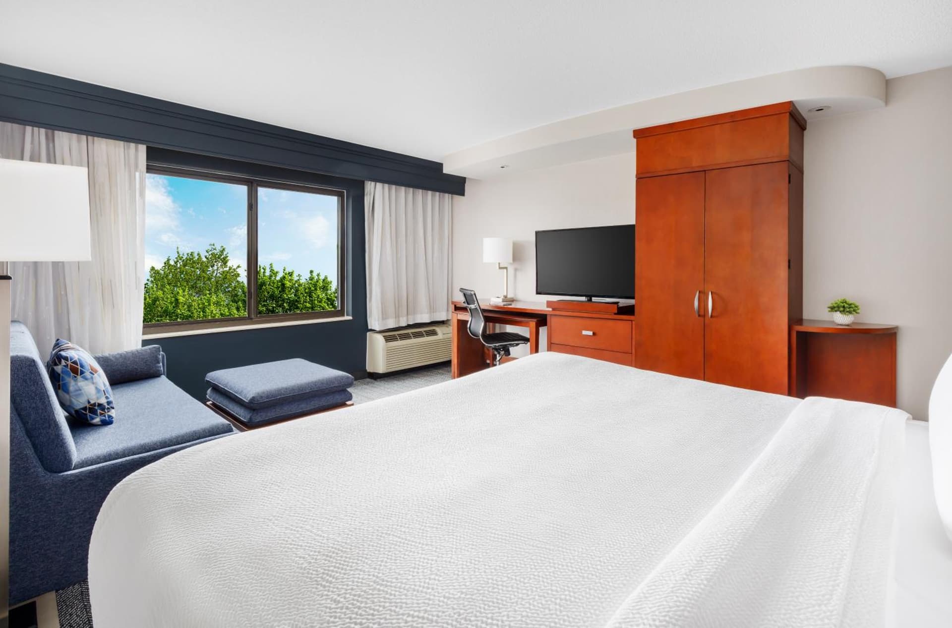 Courtyard by Marriott Manchester-Boston Regional Airport gallery photo in Manchester, NH — image 7