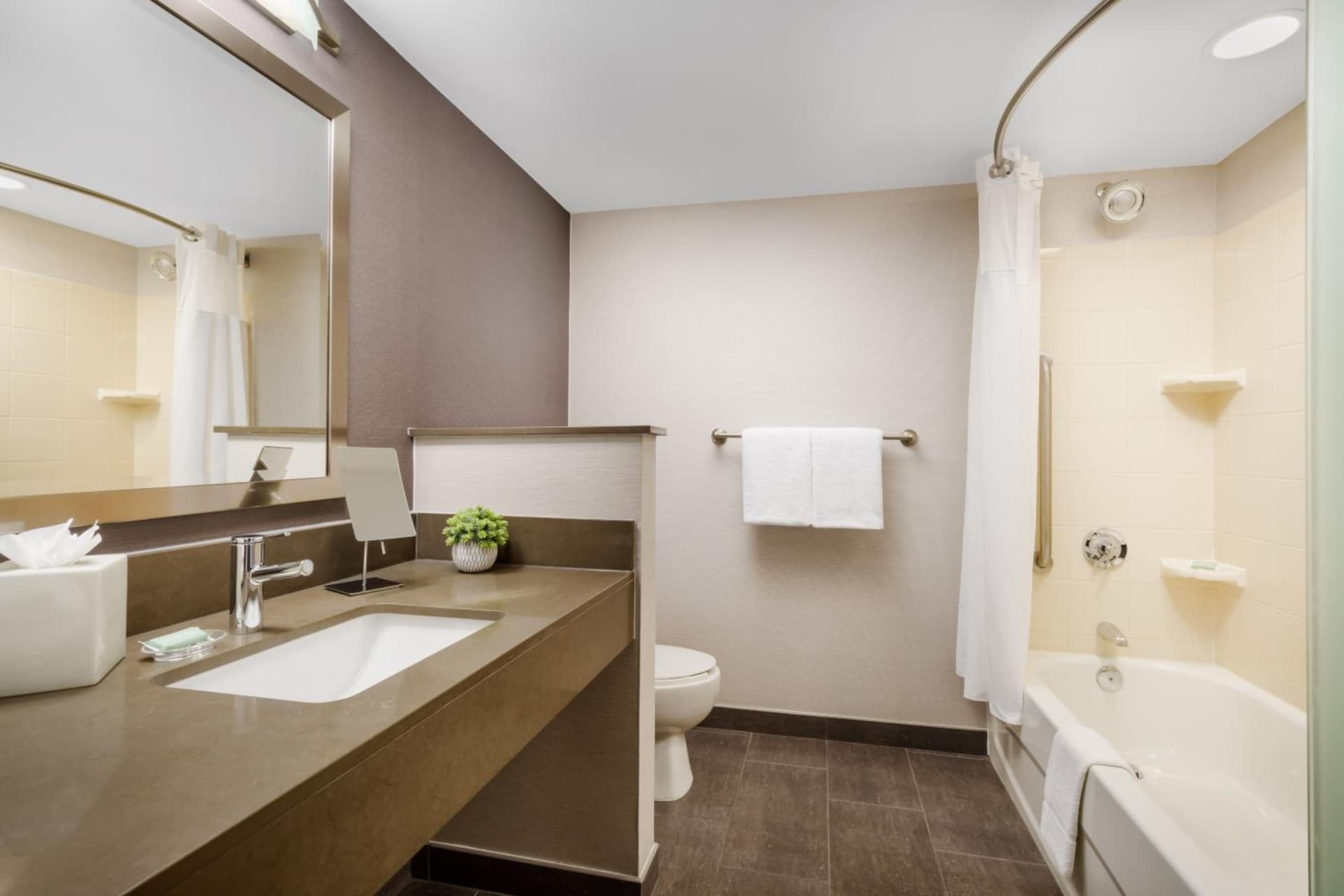 Courtyard by Marriott Manchester-Boston Regional Airport gallery photo in Manchester, NH — image 65