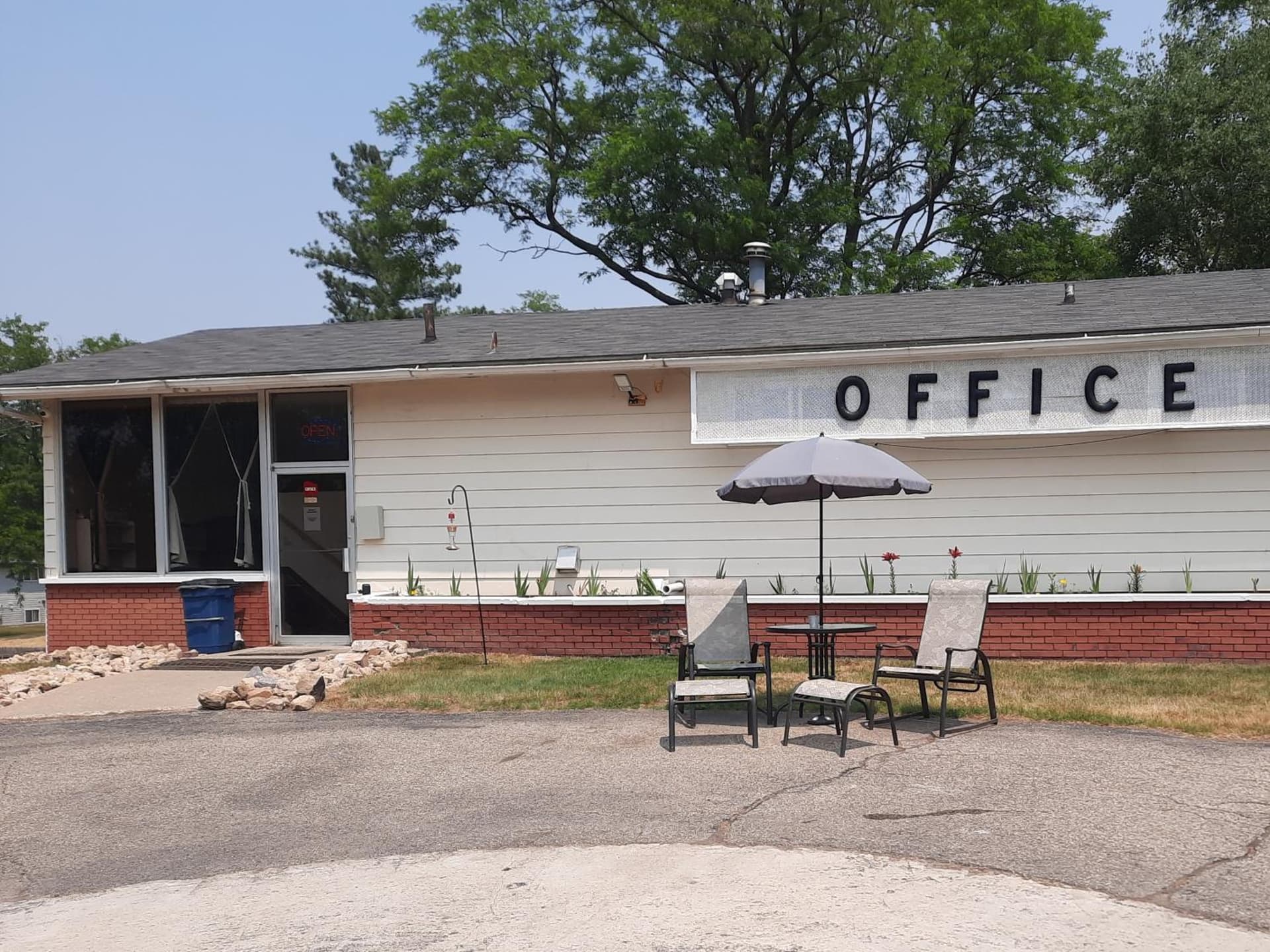 Motel Reedsburg interior in Reedsburg, WI — gallery photo 2