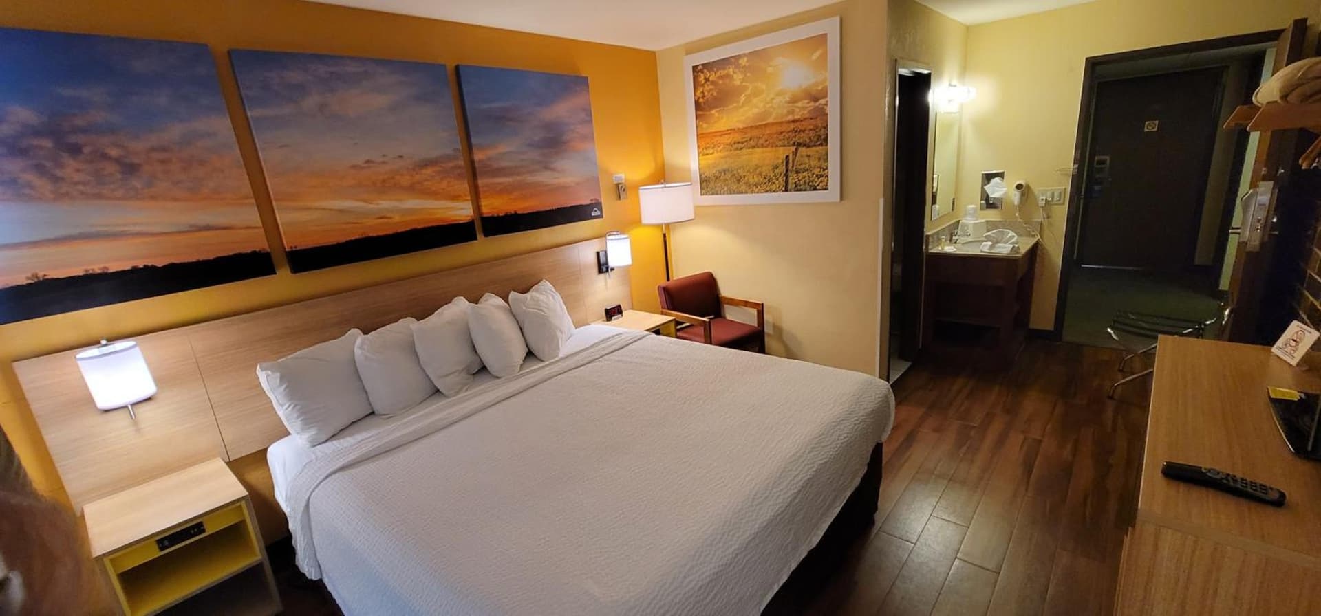 Days Inn by Wyndham Rockford I-90 Walking Distance to Casino gallery photo in Rockford, IL — image 27