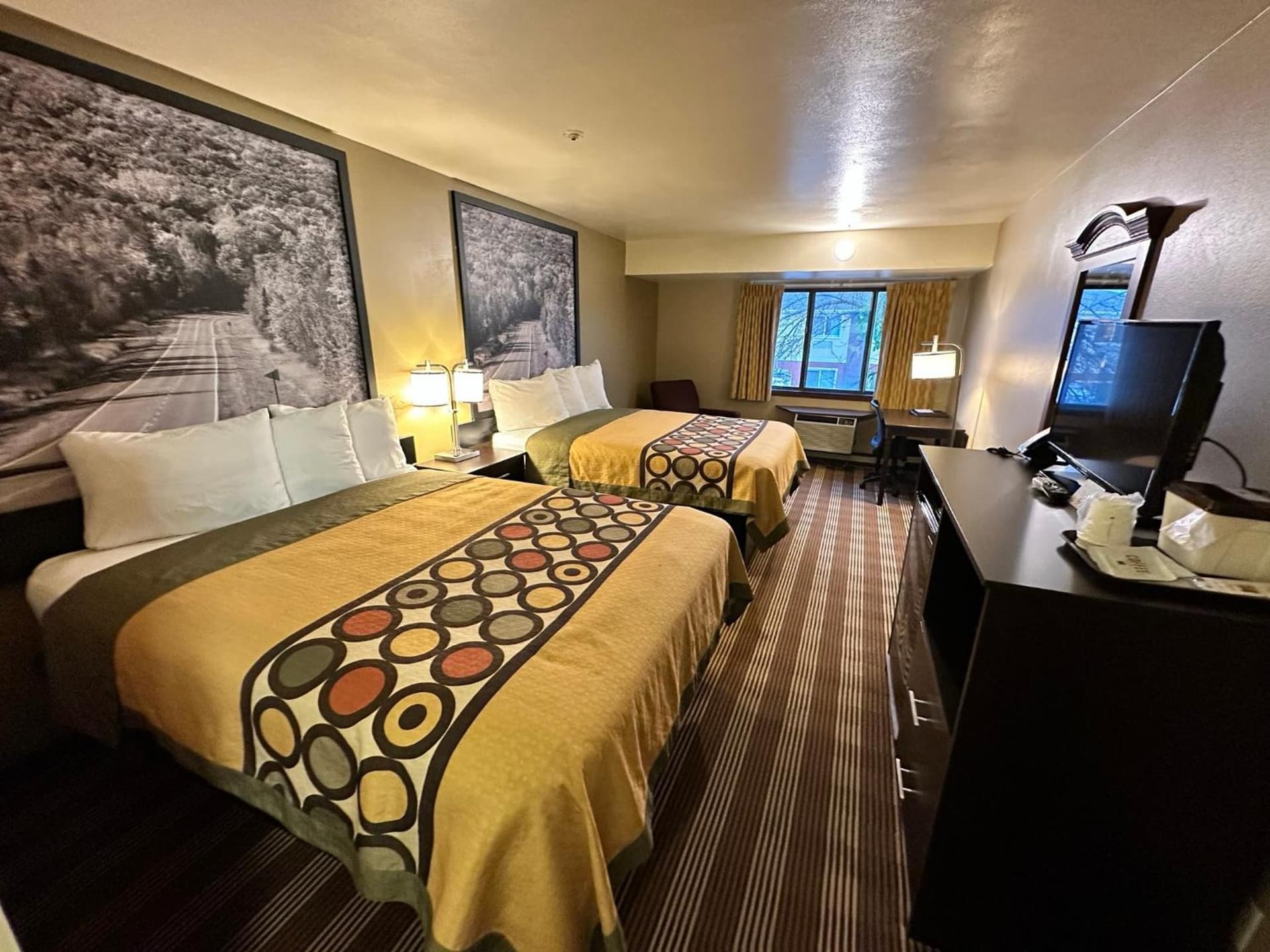 Super 8 by Wyndham Eau Claire WI gallery photo in Eau Claire, WI — image 10