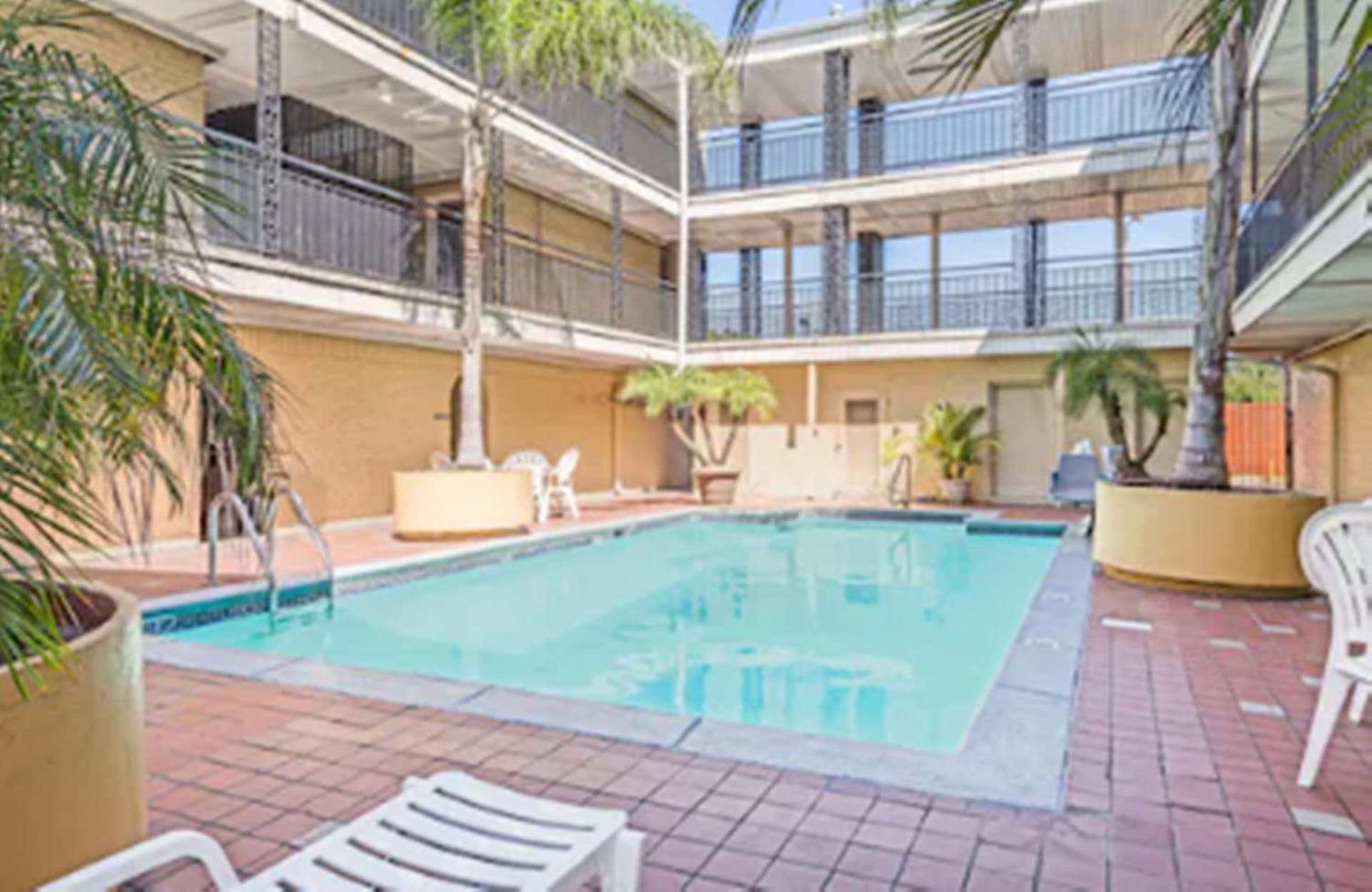 Super 8 by Wyndham New Orleans gallery photo in New Orleans, LA — image 24