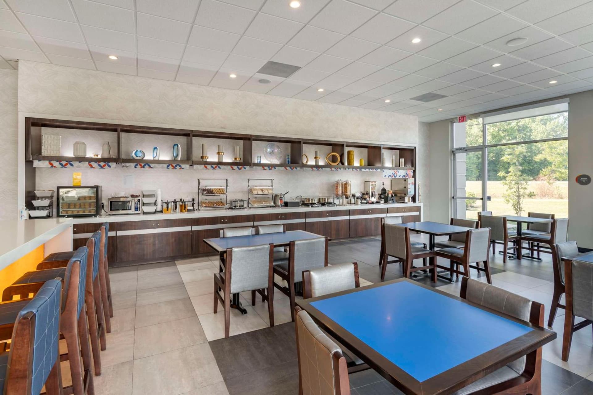 GLō Best Western Savannah-Gateway I-95 property views in Savannah, GA — gallery photo 3