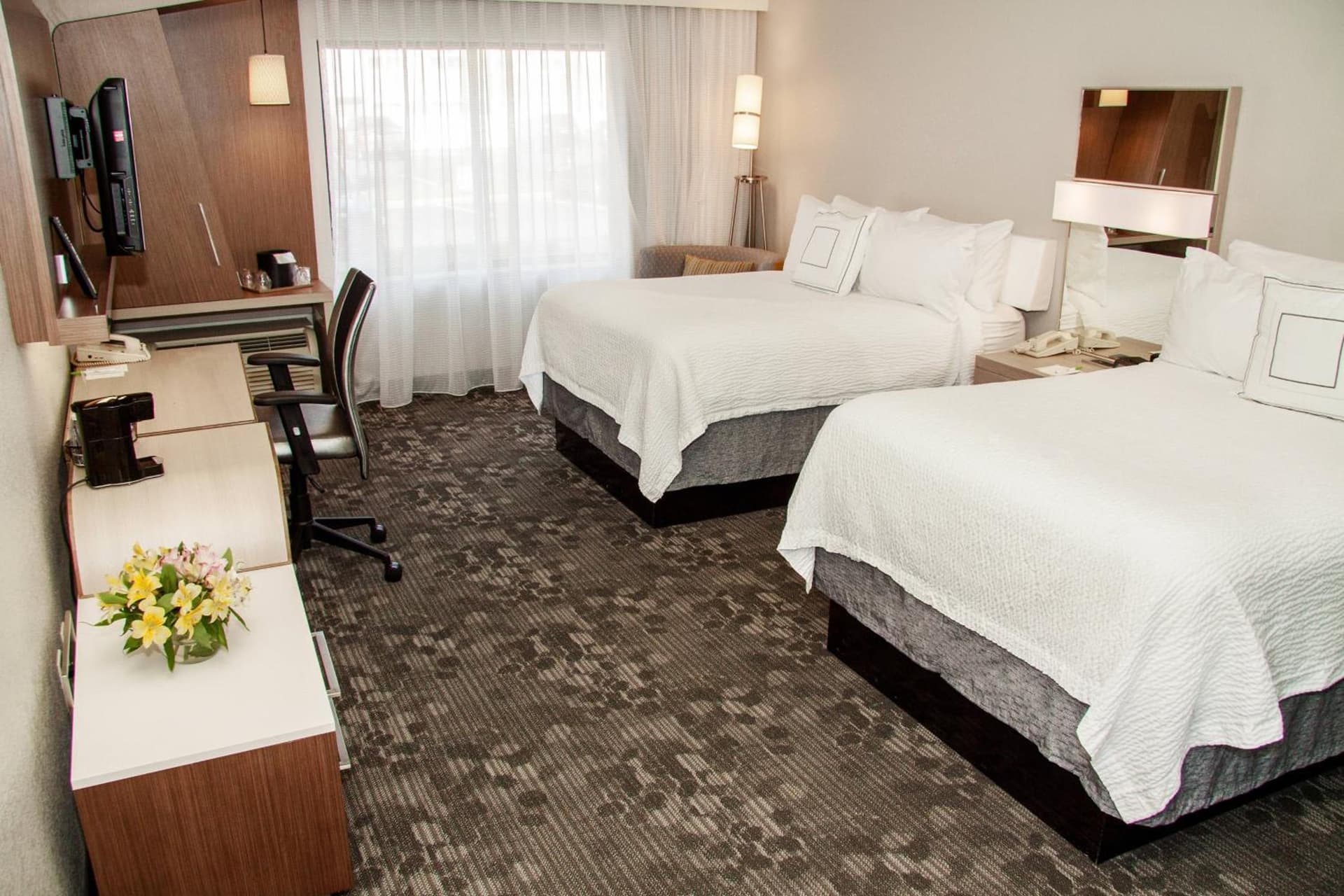 Courtyard by Marriott Rocky Mount interior in Rocky Mount, NC — gallery photo 2
