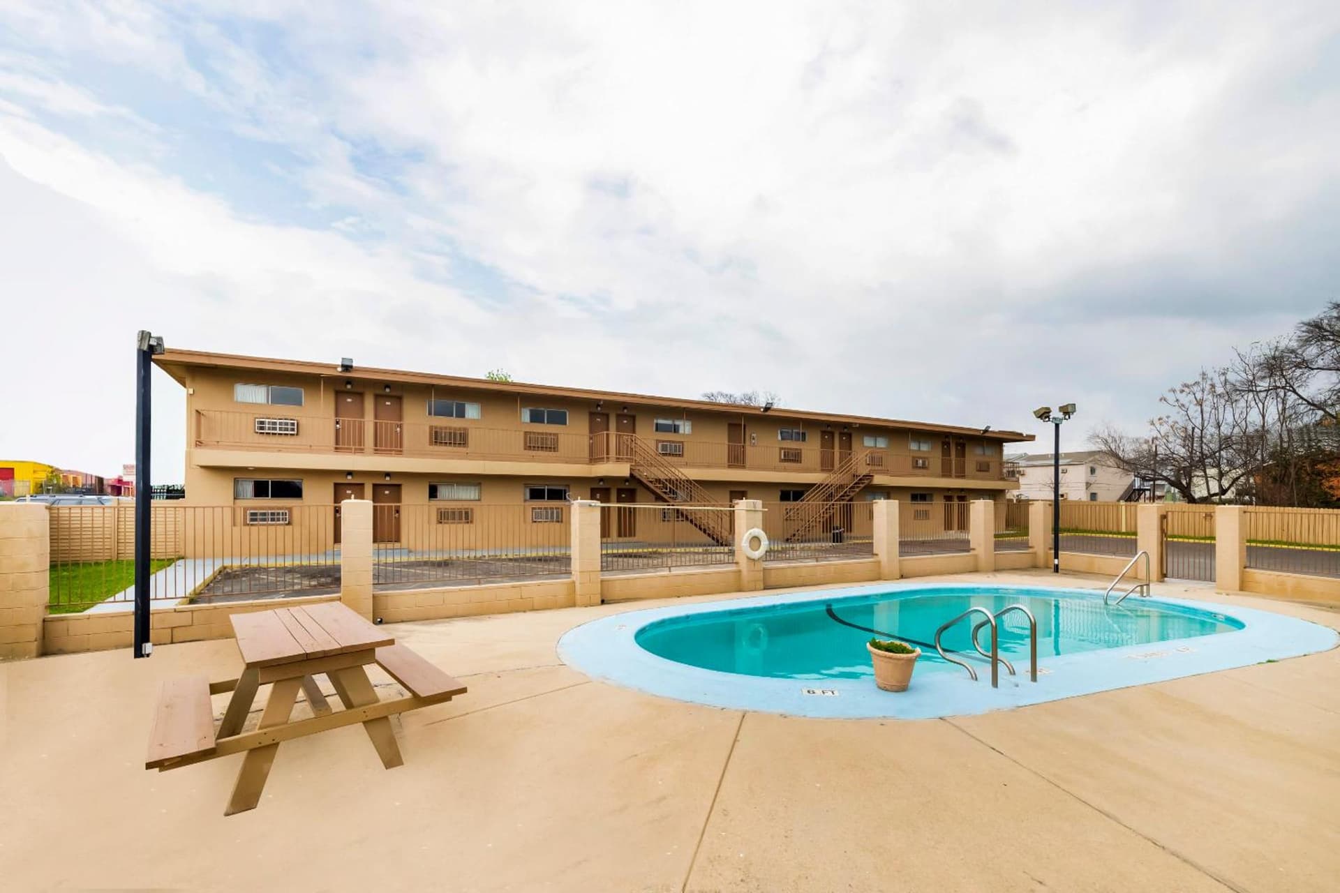 Oyo Hotel San Antonio Lackland AFB Seaworld Hwy 90 W interior in San Antonio, TX — gallery photo 2