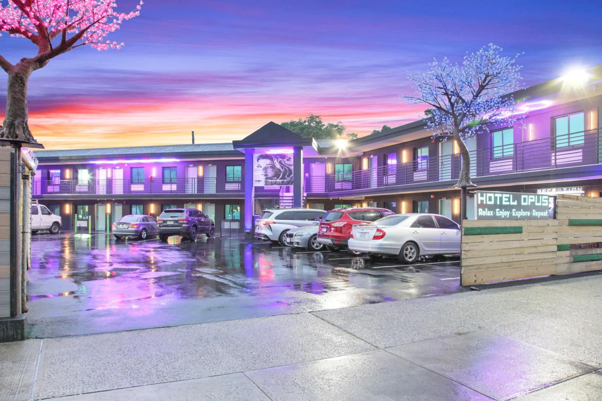 Hotel OPUS Bronx Near Bay Plaza Mall featured exterior or lobby in Bronx, NY — similar hotel