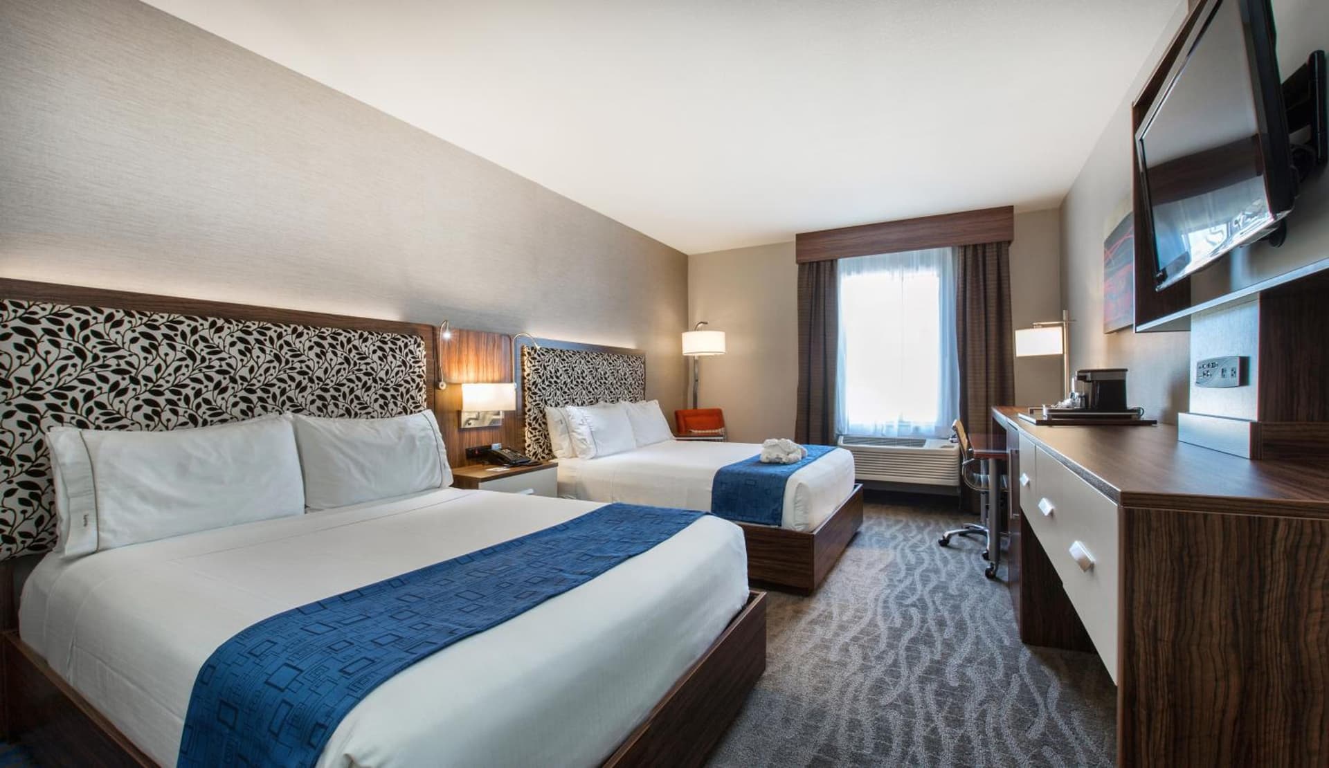 Holiday Inn Express Redwood City Central by IHG interior in Redwood City, CA — gallery photo 2