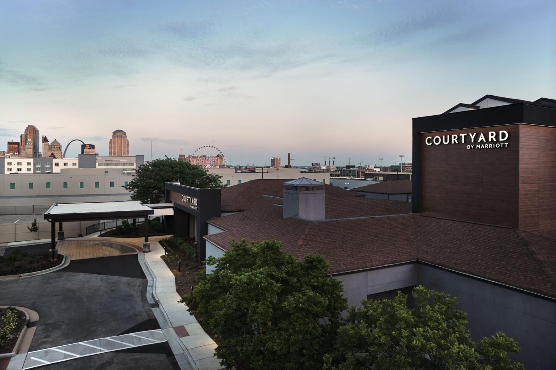 Courtyard by Marriott St. Louis Downtown West interior in Saint Louis, MO — gallery photo 2