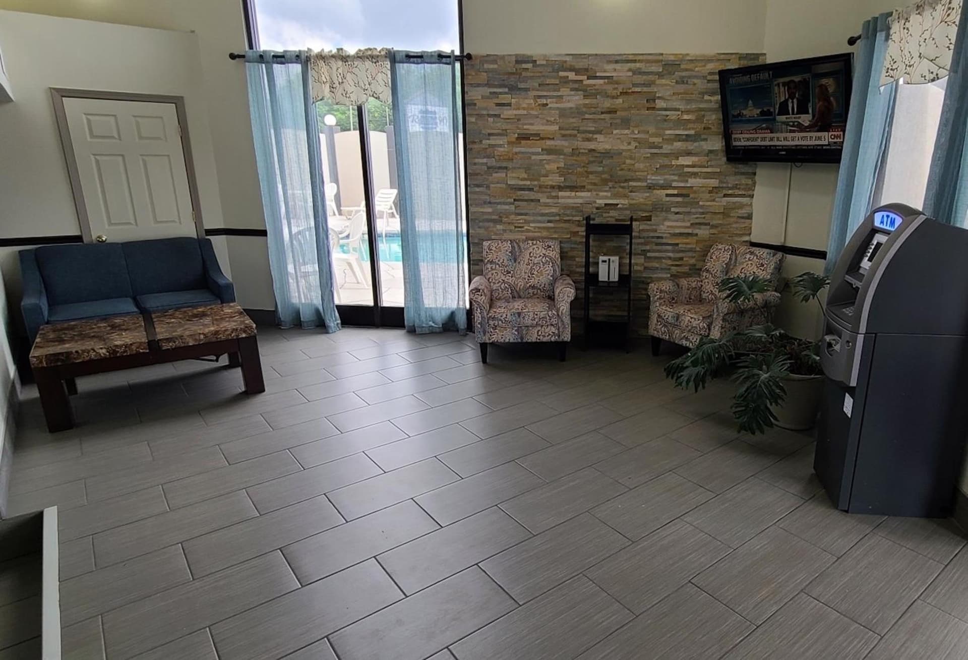 Red Roof Inn & Suites Duncan interior in Duncan, SC — gallery photo 2