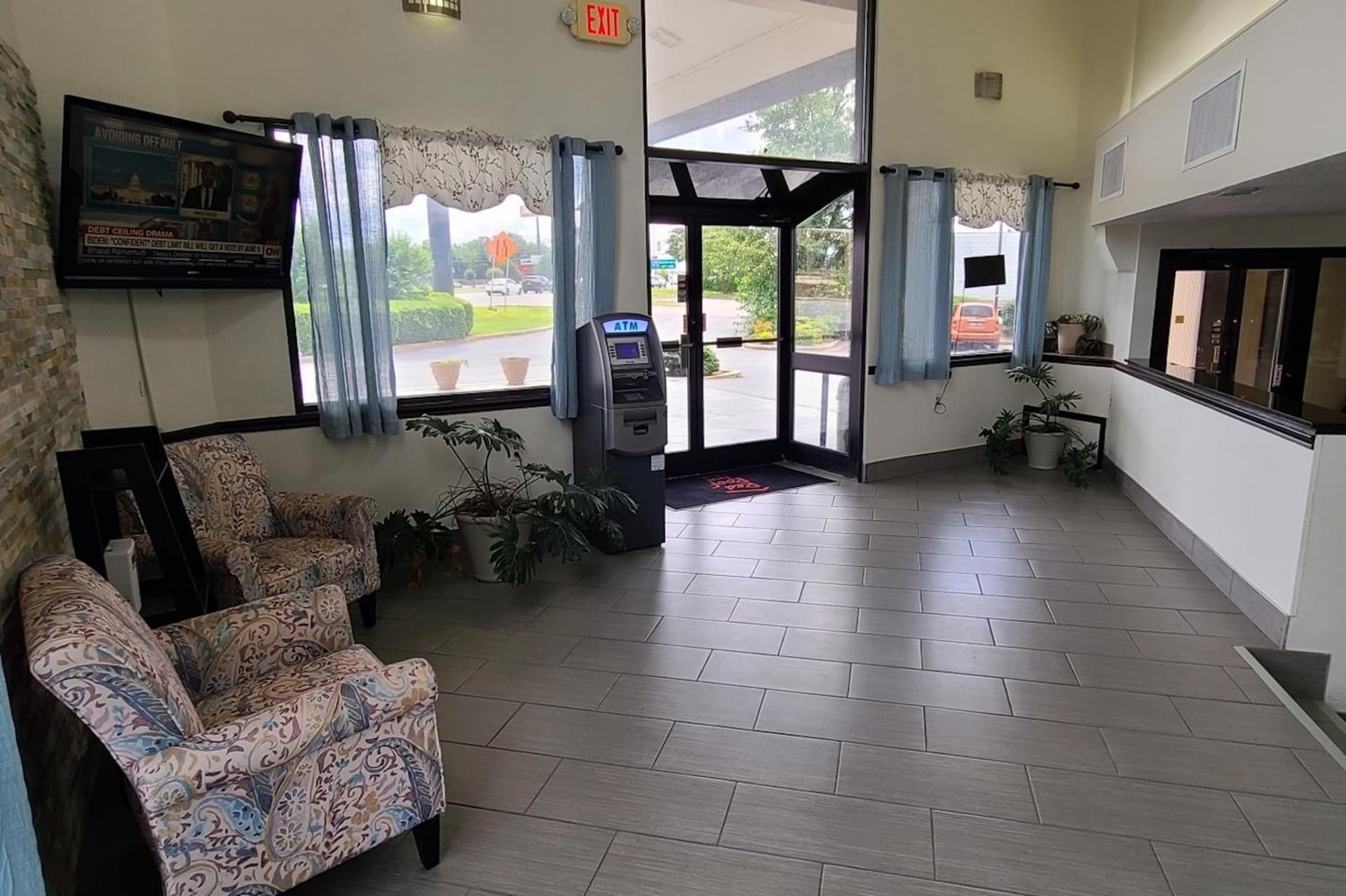 Red Roof Inn & Suites Duncan property views in Duncan, SC — gallery photo 3