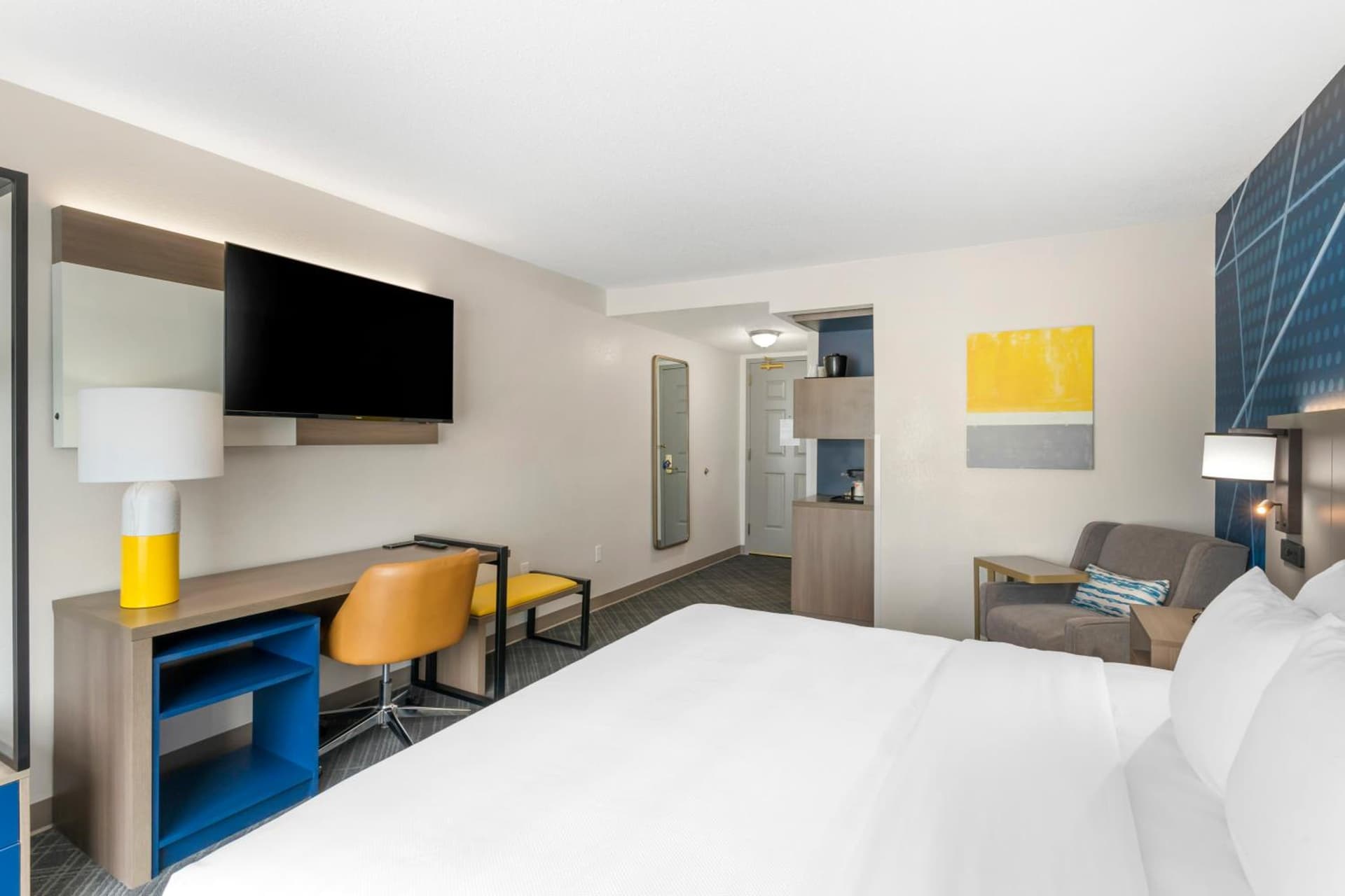 Comfort Inn & Suites Hampton near Coliseum interior in Hampton, VA — gallery photo 2