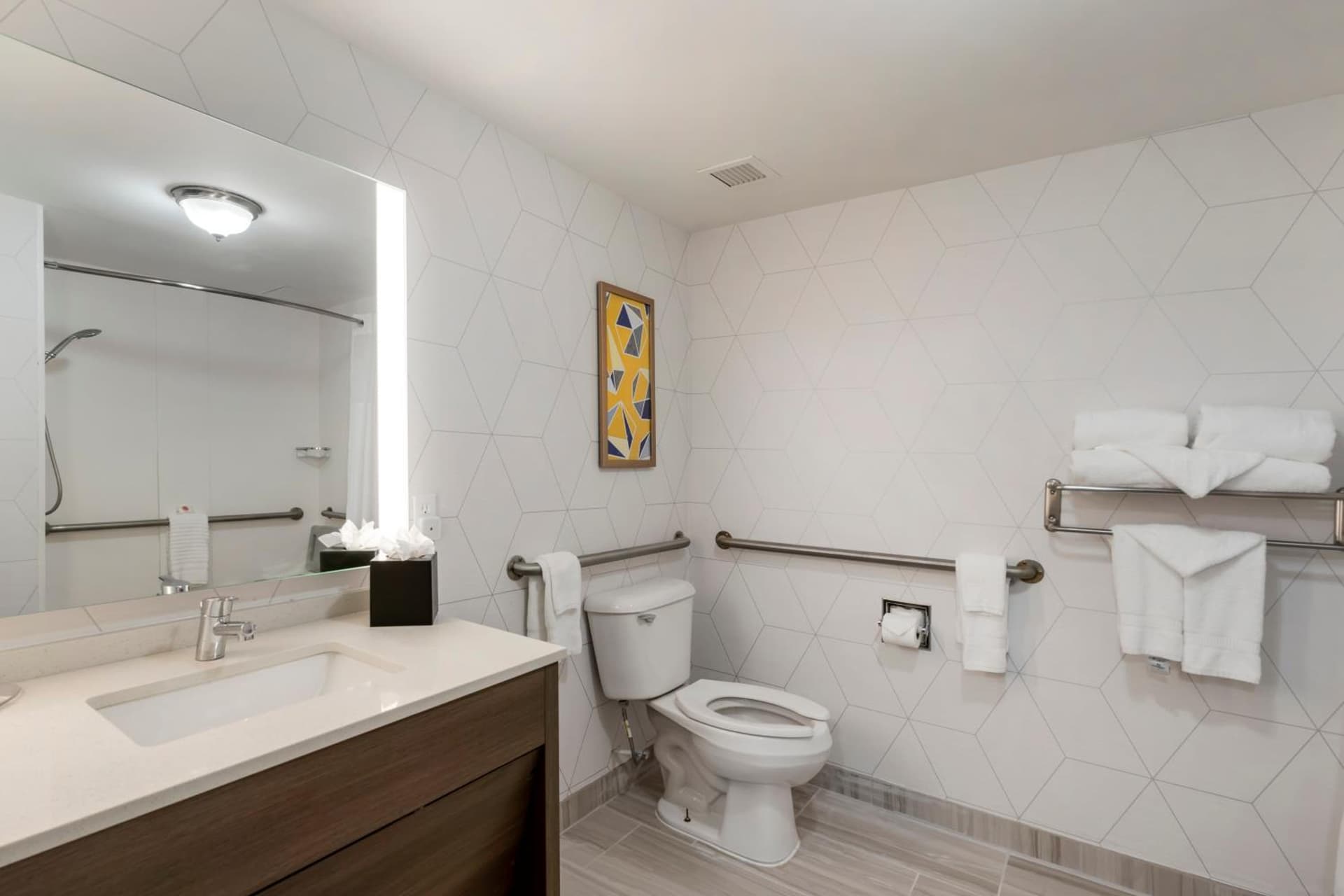Comfort Inn & Suites Hampton near Coliseum property views in Hampton, VA — gallery photo 3