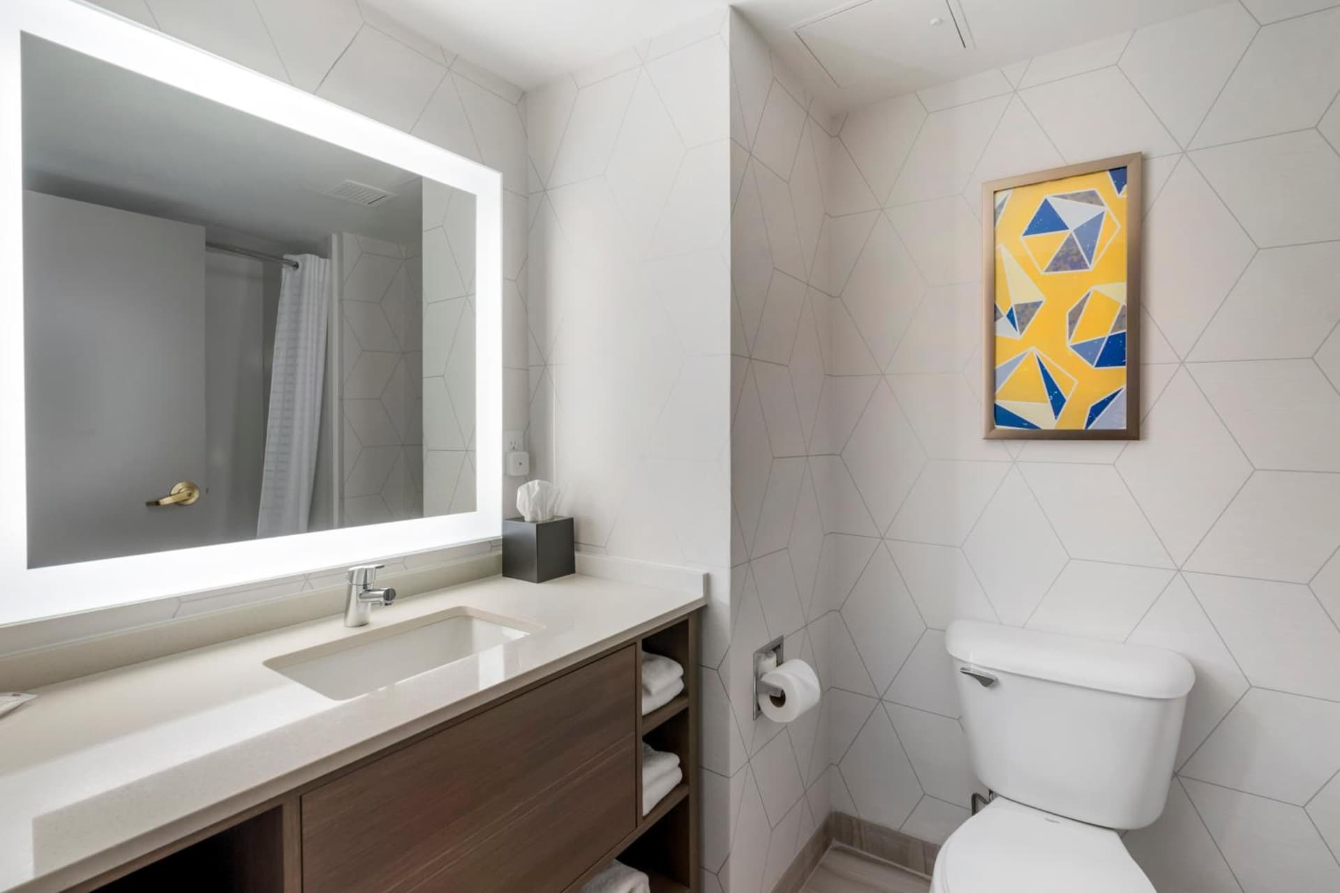Comfort Inn & Suites Hampton near Coliseum interior in Hampton, VA — gallery photo 2