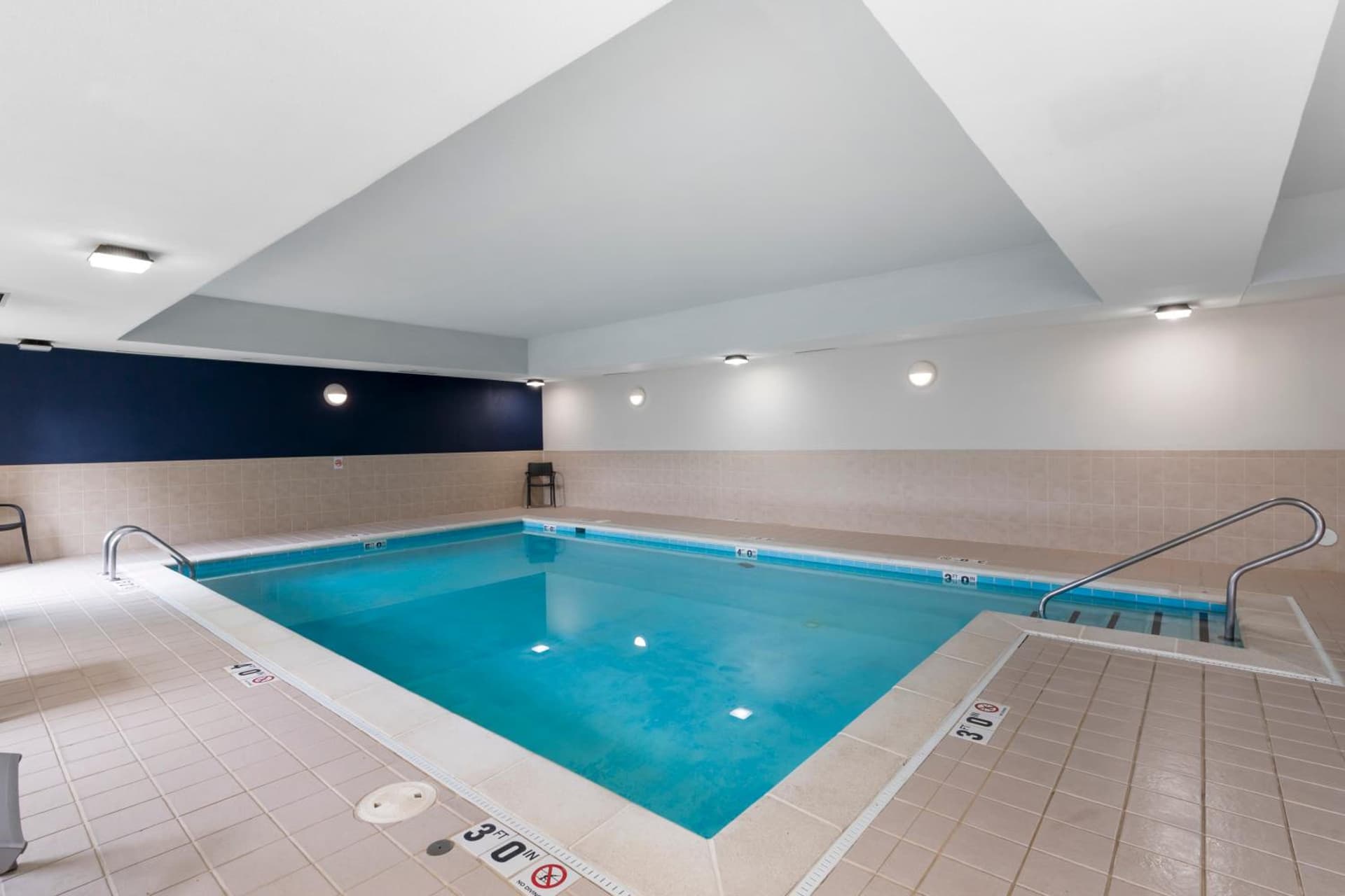 Comfort Inn & Suites Hampton near Coliseum gallery photo in Hampton, VA — image 21
