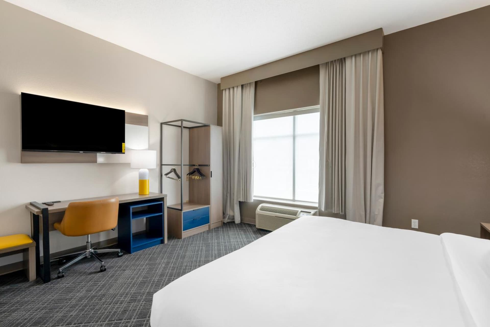 Comfort Inn & Suites Hampton near Coliseum gallery photo in Hampton, VA — image 26