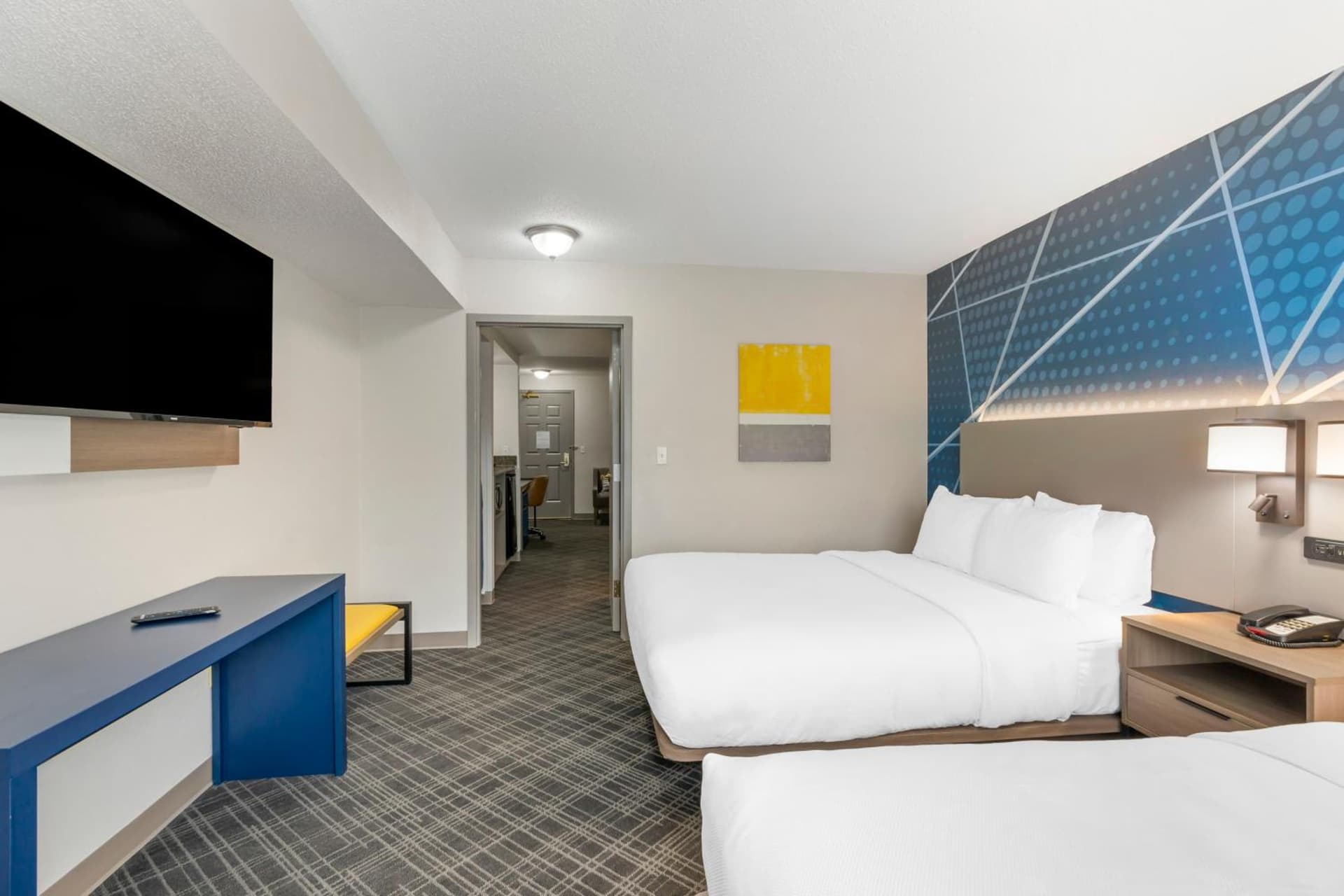 Comfort Inn & Suites Hampton near Coliseum gallery photo in Hampton, VA — image 4