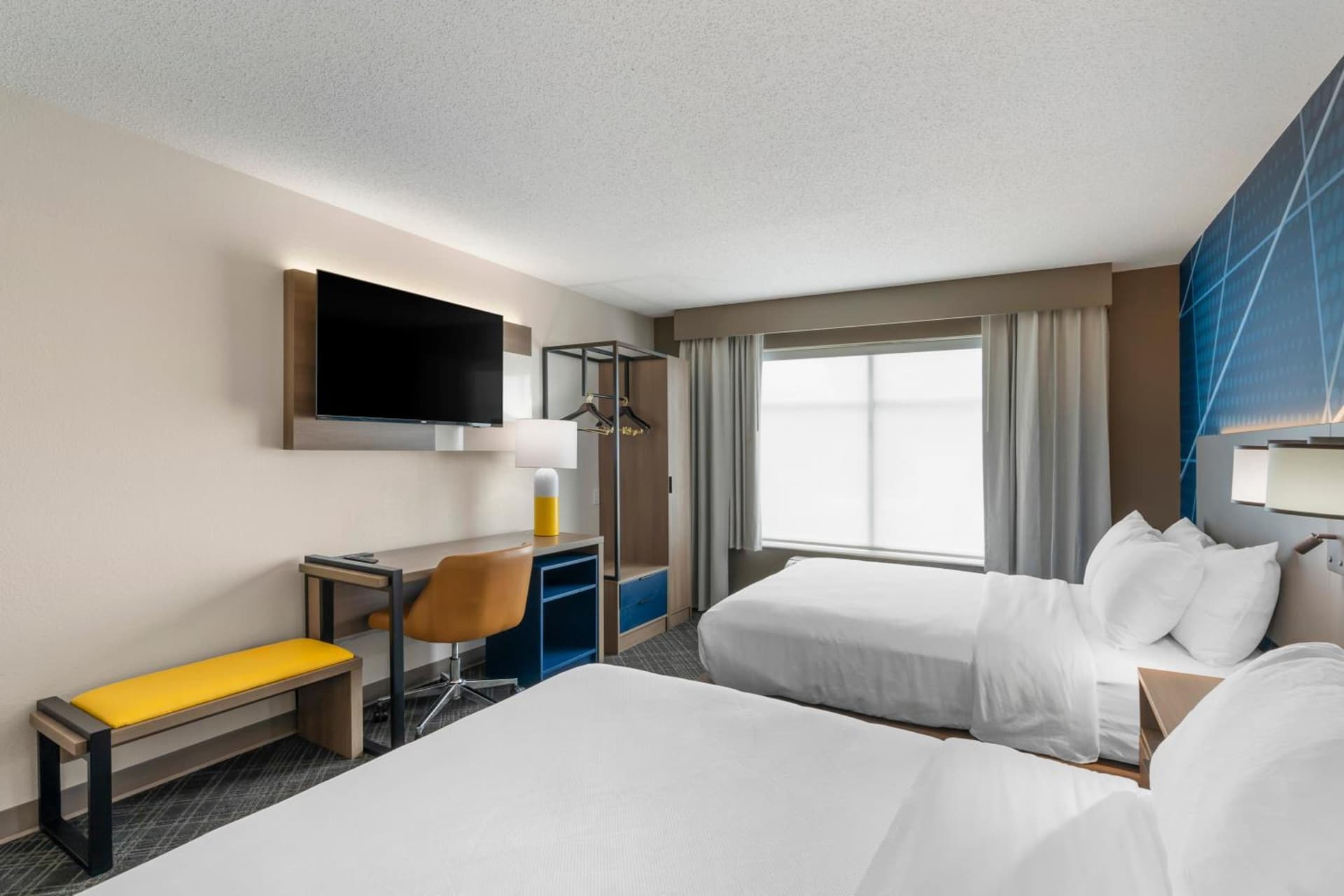 Comfort Inn & Suites Hampton near Coliseum gallery photo in Hampton, VA — image 14