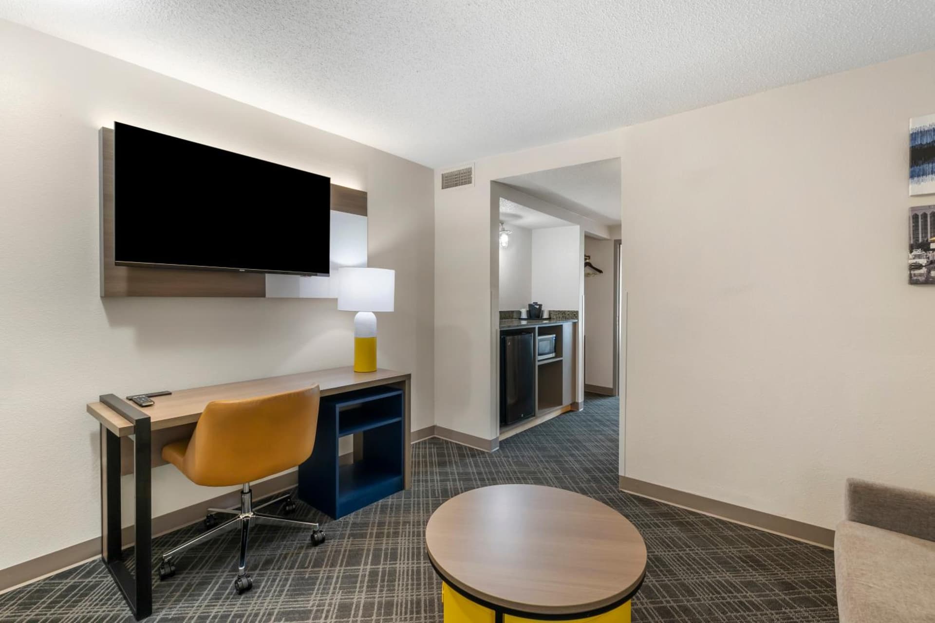 Comfort Inn & Suites Hampton near Coliseum gallery photo in Hampton, VA — image 15