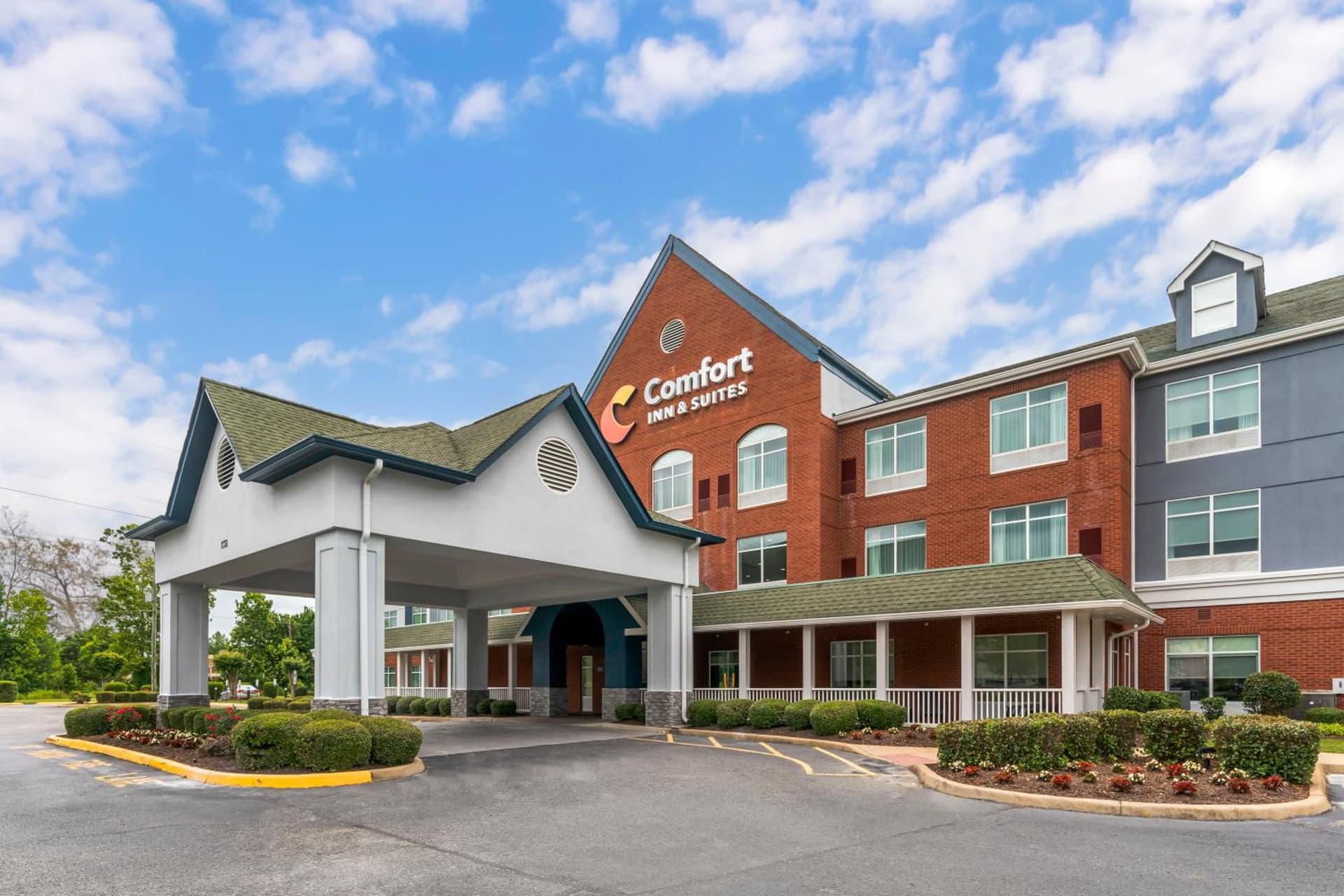 Comfort Inn & Suites Hampton near Coliseum gallery photo in Hampton, VA — image 13