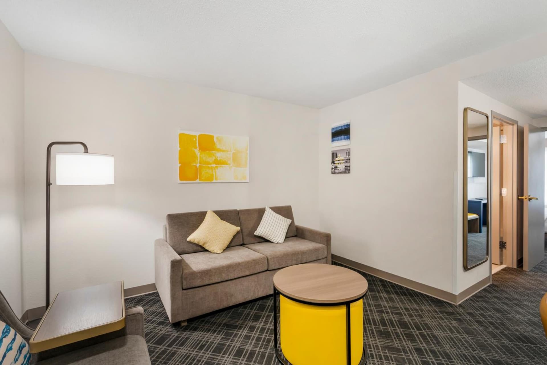 Comfort Inn & Suites Hampton near Coliseum gallery photo in Hampton, VA — image 8