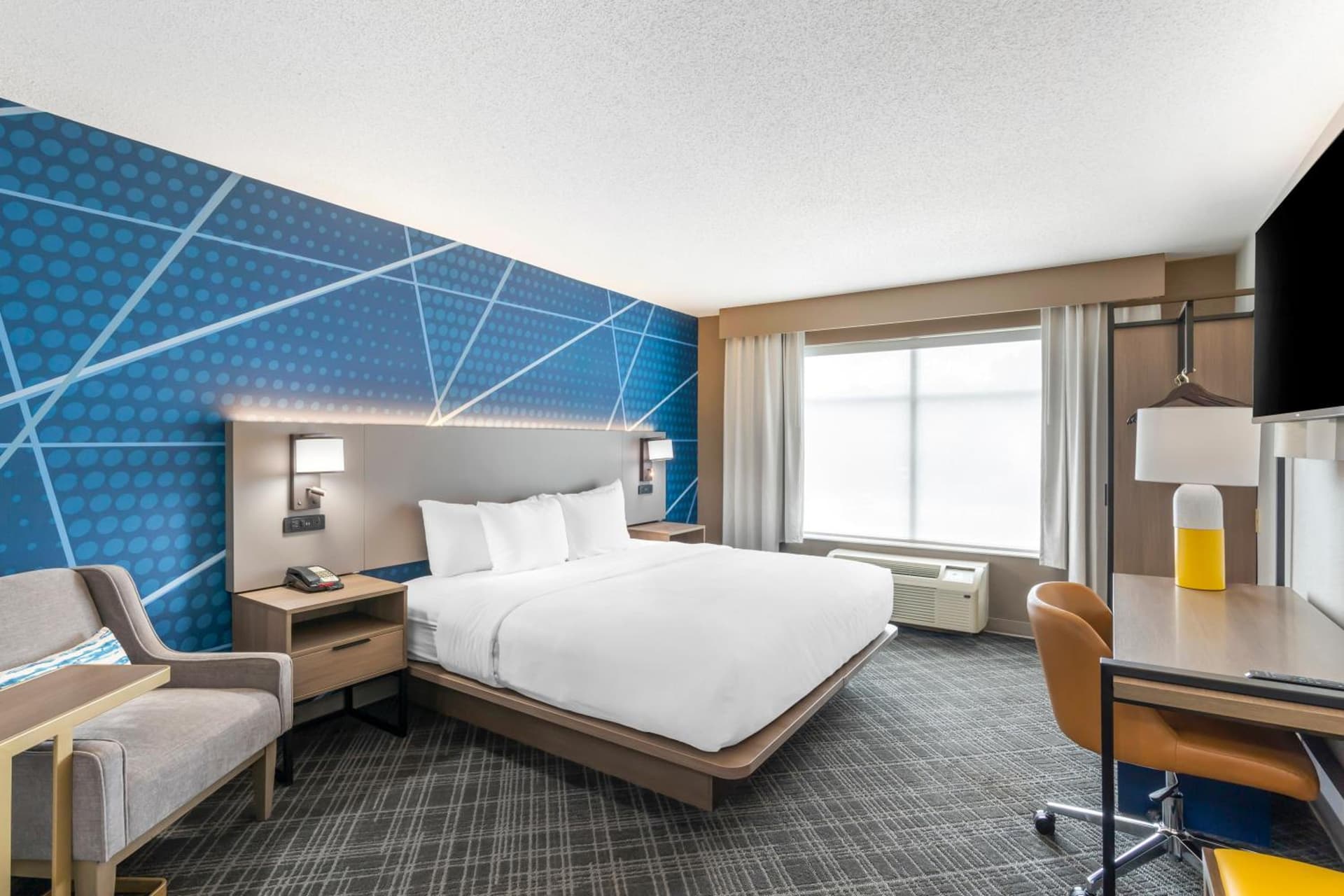 Comfort Inn & Suites Hampton near Coliseum gallery photo in Hampton, VA — image 25