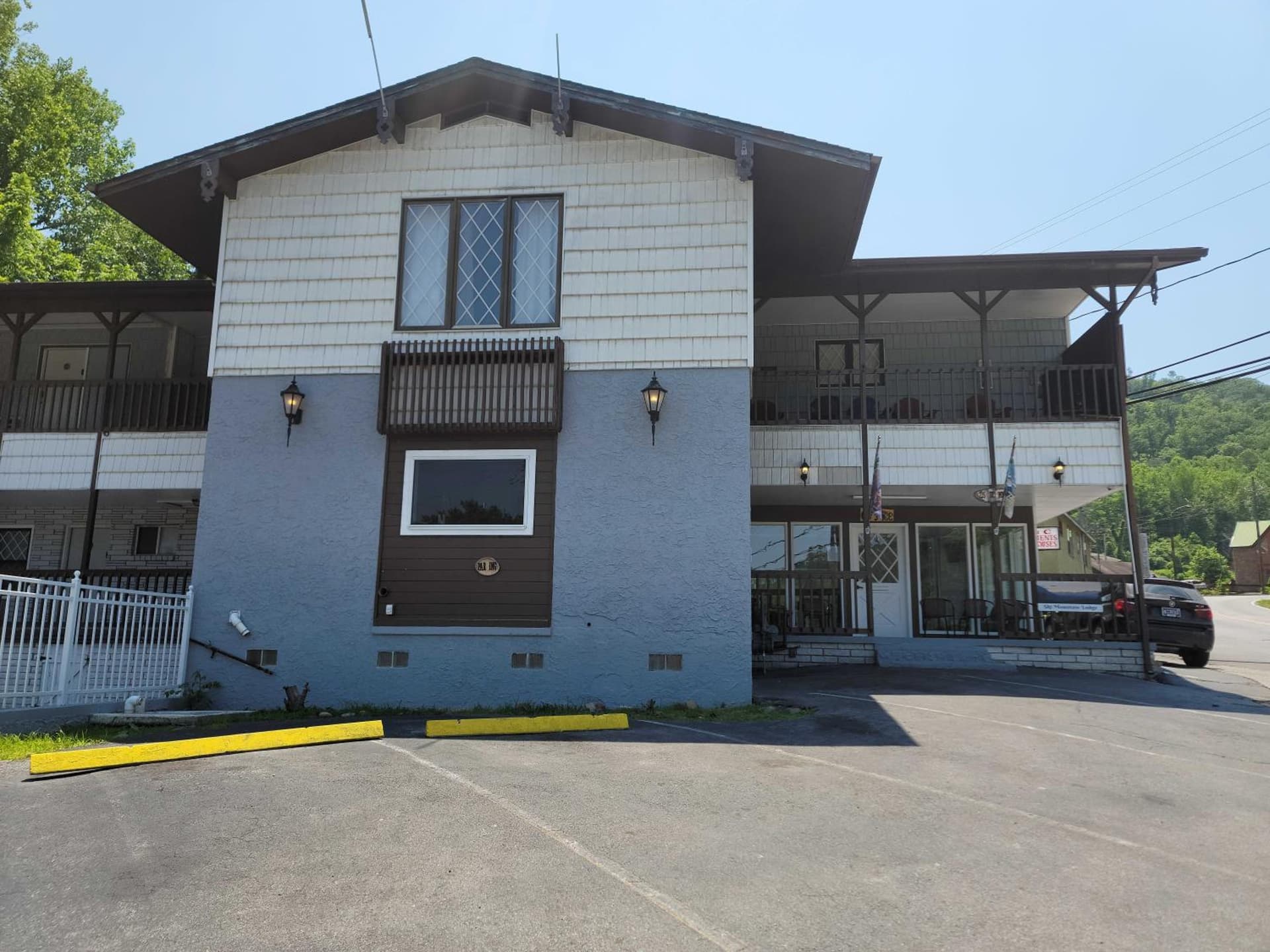 Ski Mountain Lodge property views in Gatlinburg, TN — gallery photo 3