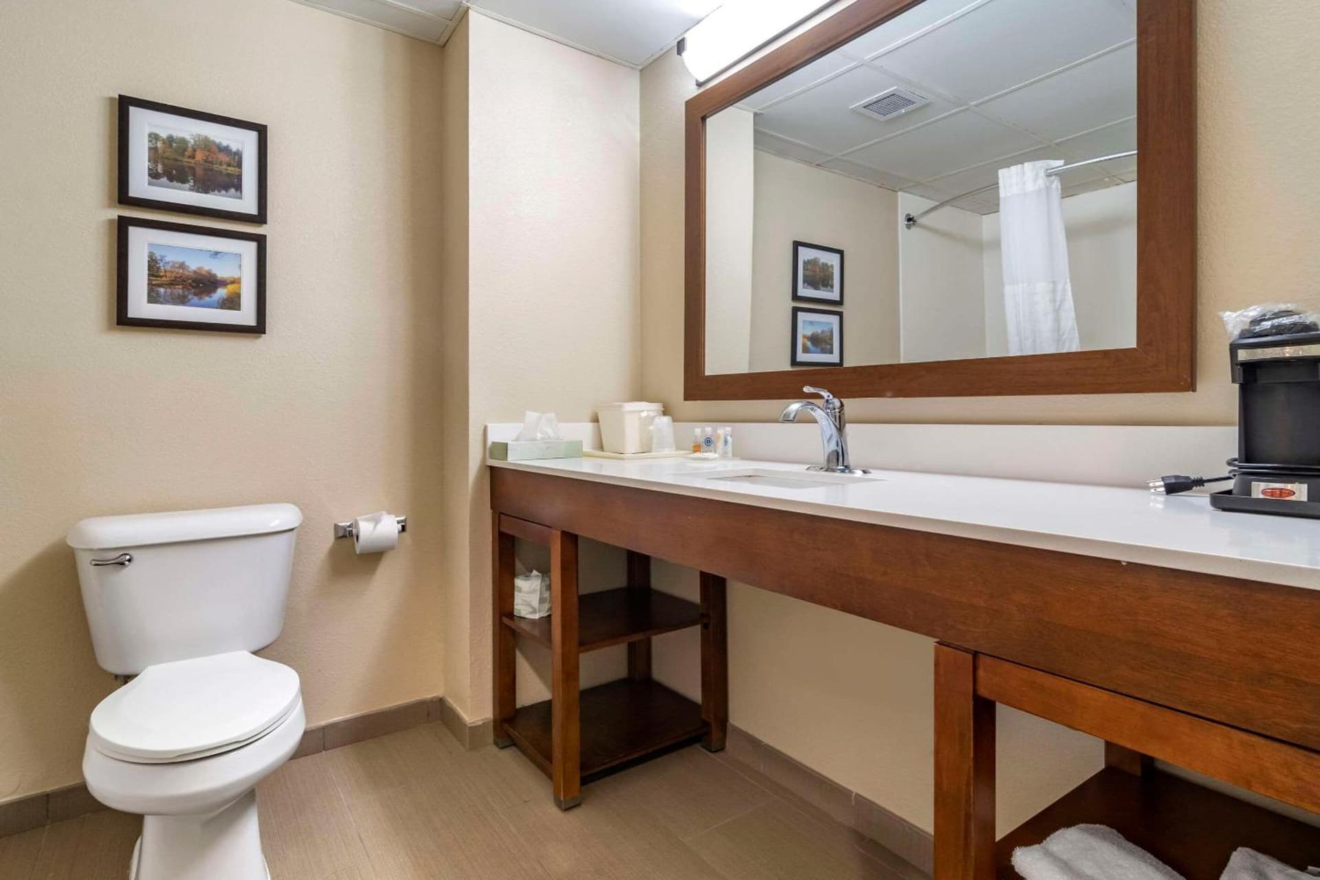 Comfort Inn & Suites Oxford South interior in Oxford, NC — gallery photo 2
