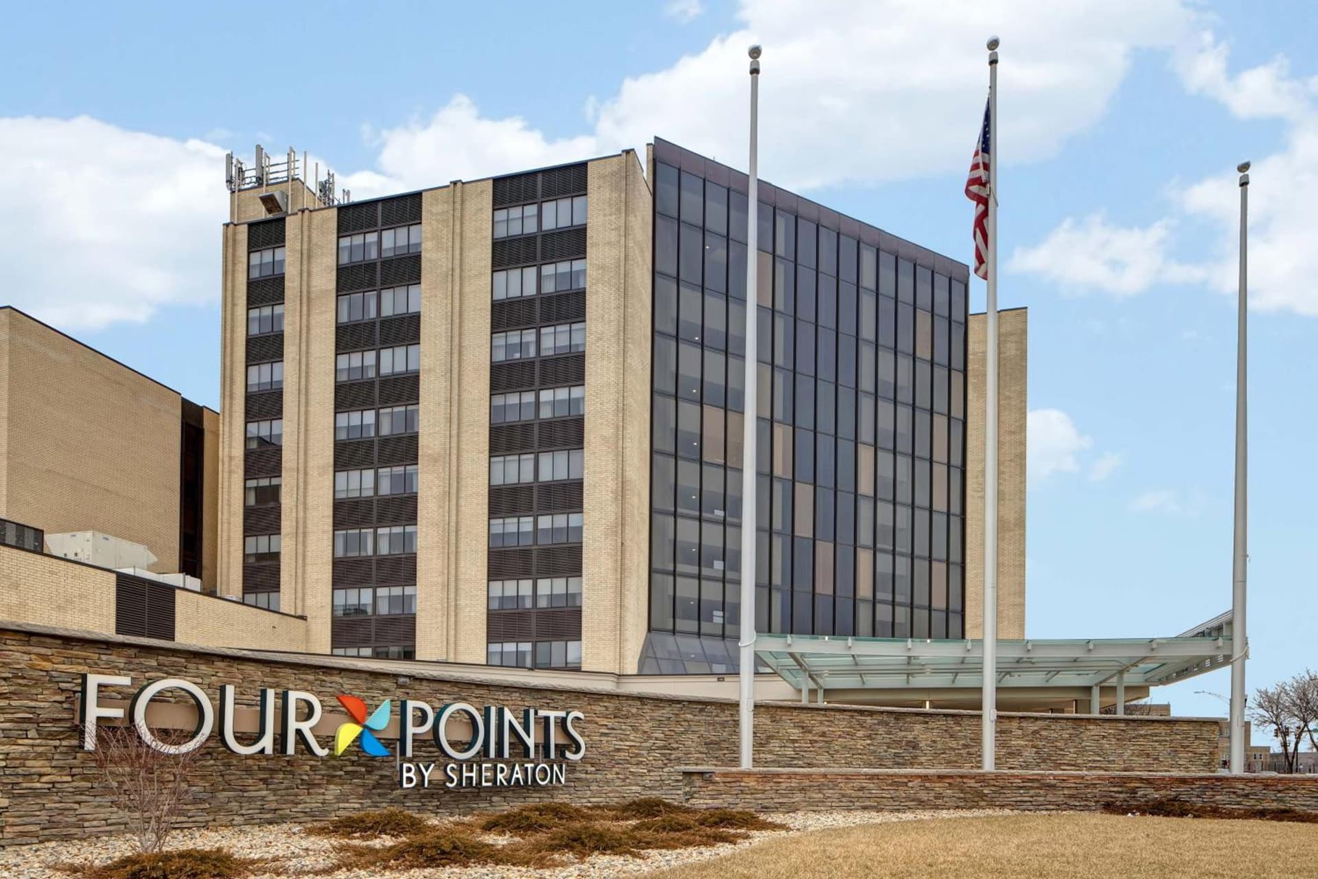 Four Points by Sheraton Peoria interior in Peoria, IL — gallery photo 2