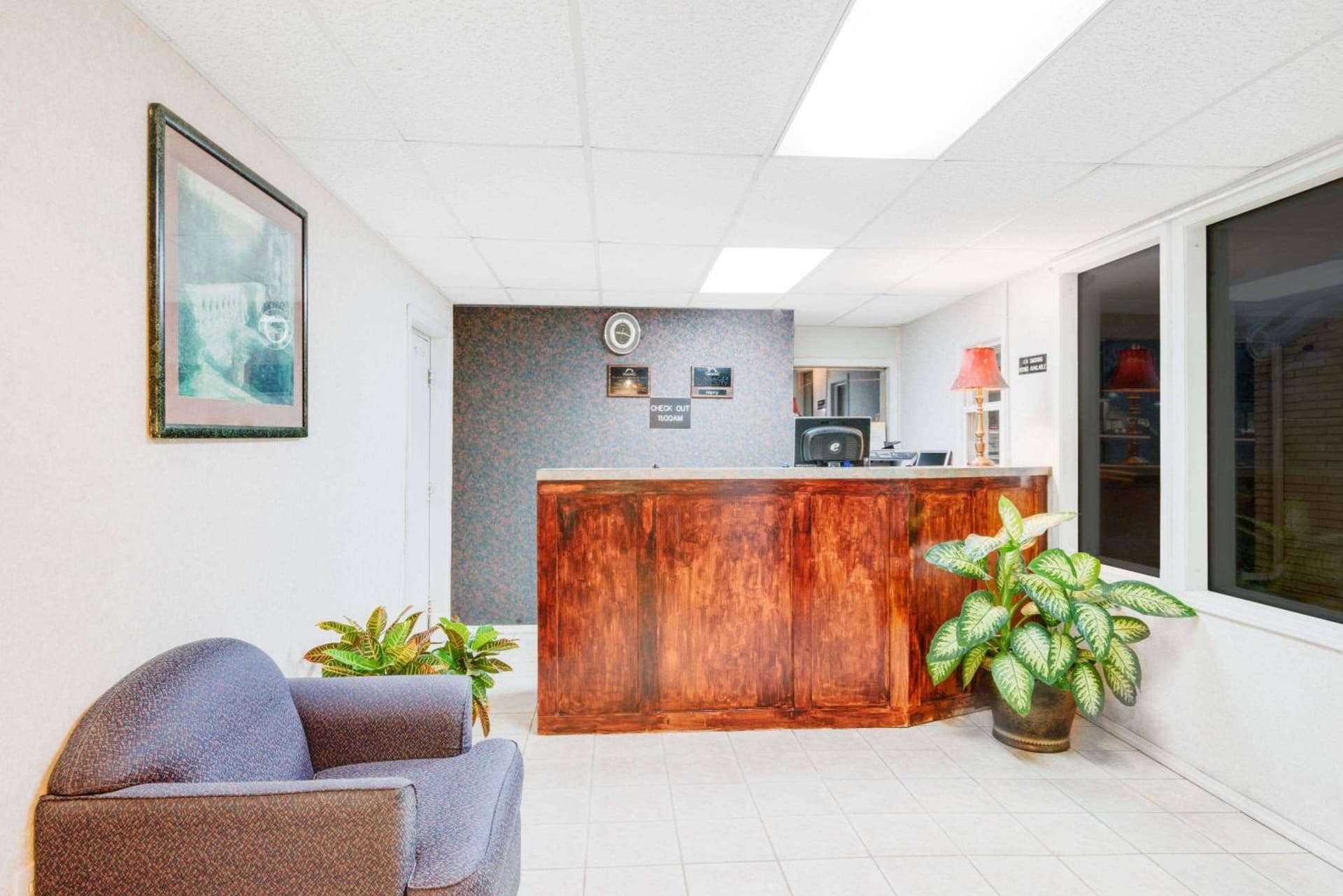 Days Inn by Wyndham Monett interior in Monett, MO — gallery photo 2