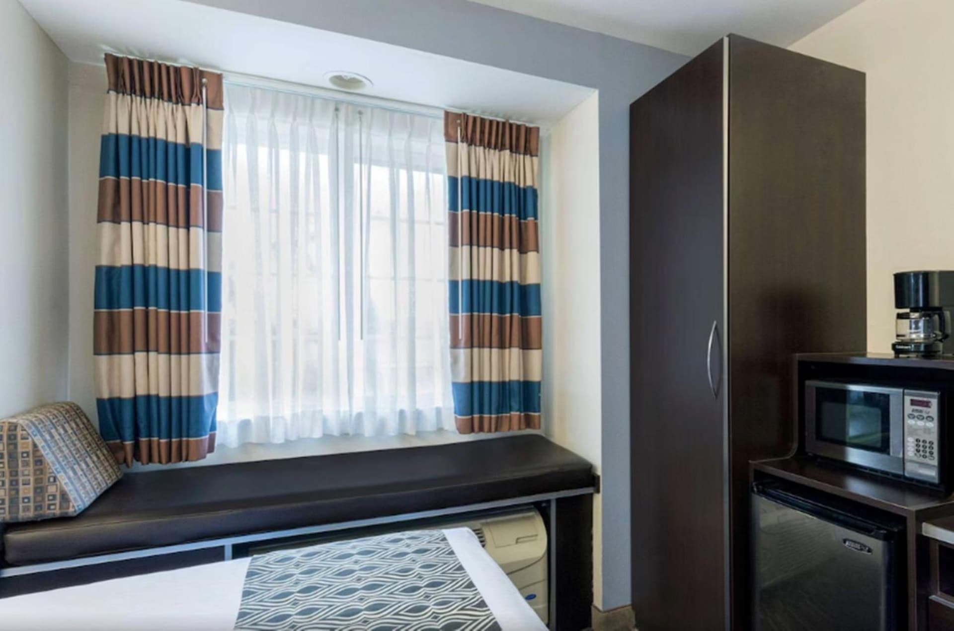 Microtel Inn and Suites Baton Rouge Airport gallery photo in Baton Rouge, LA — image 16