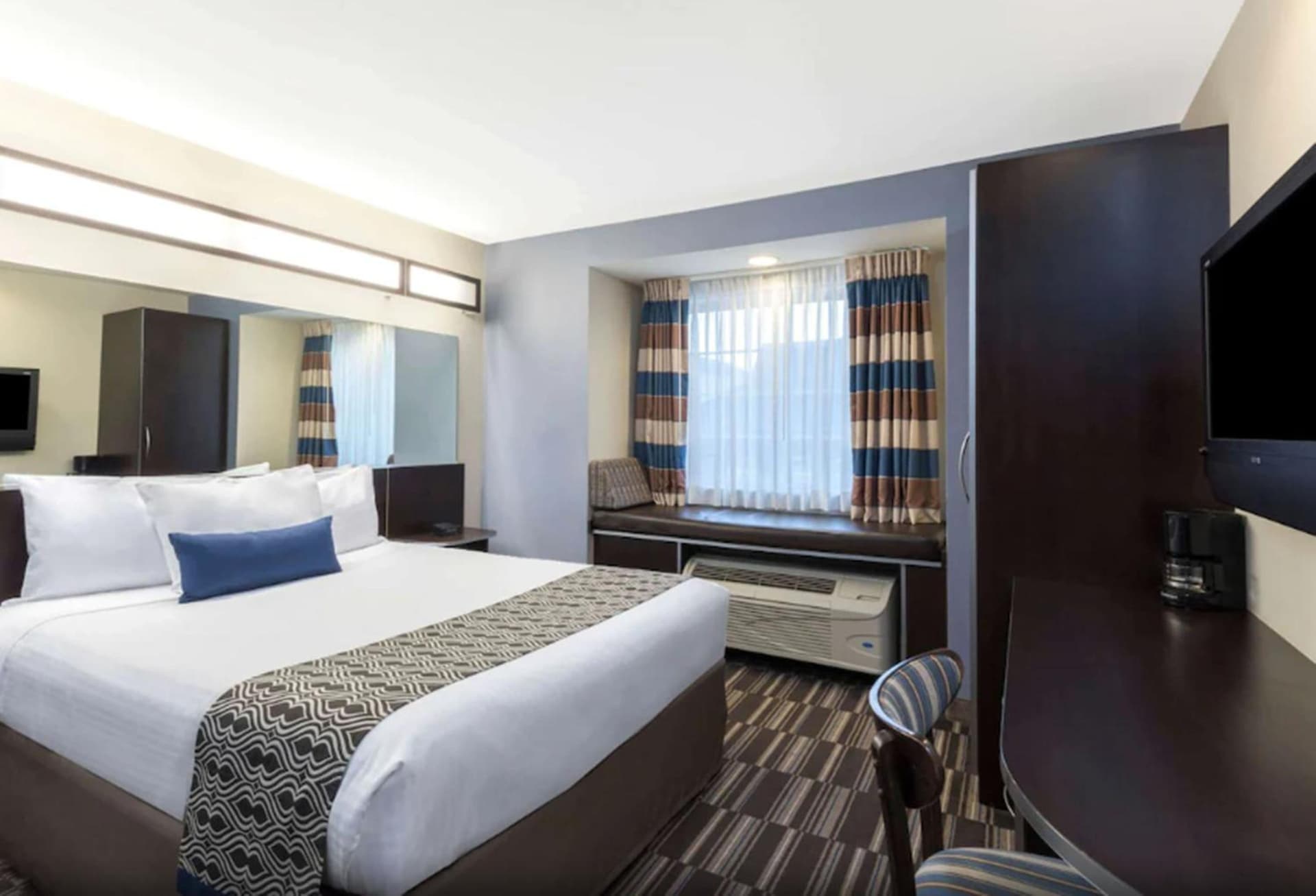 Microtel Inn and Suites Baton Rouge Airport gallery photo in Baton Rouge, LA — image 27