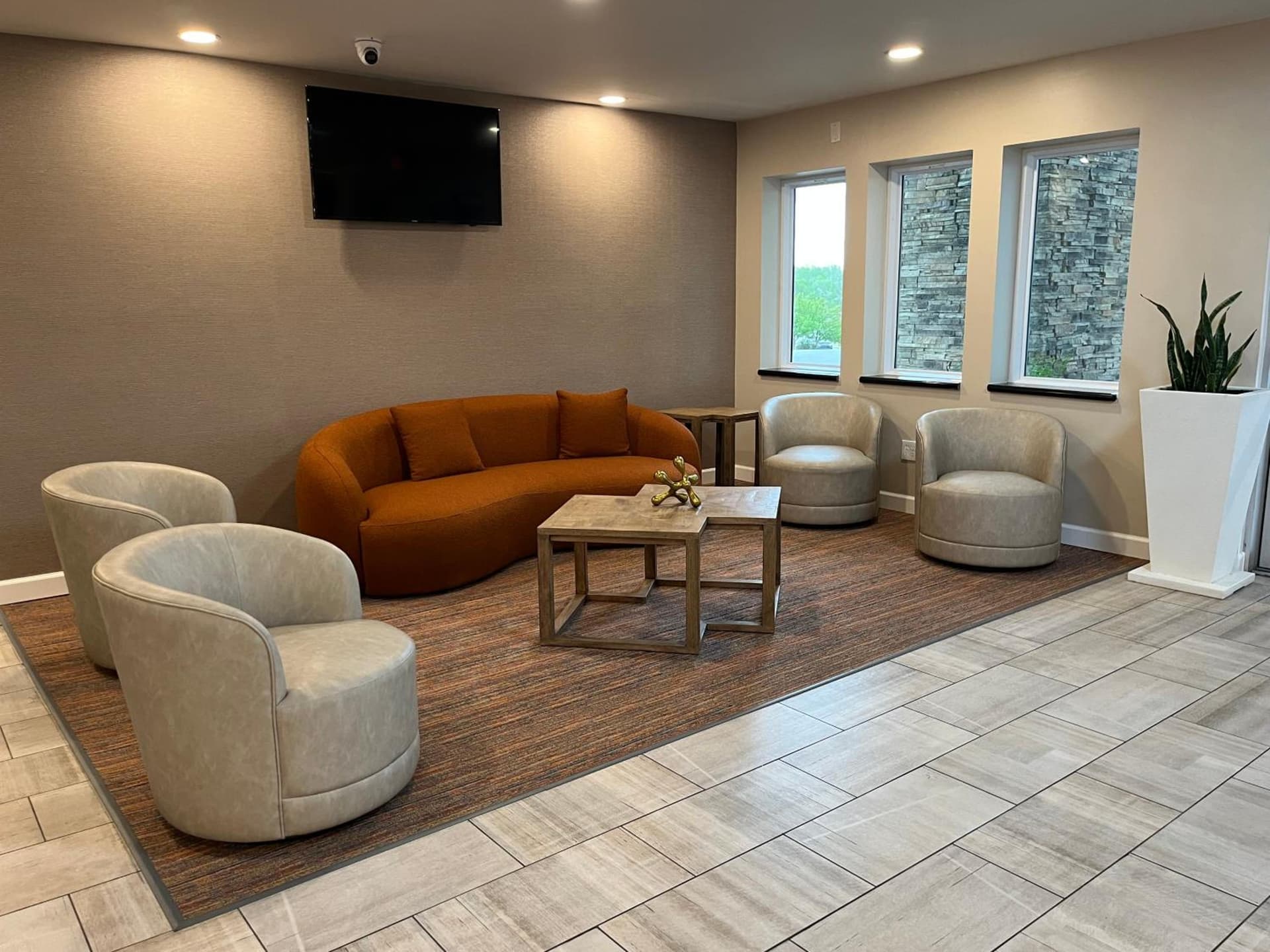 Orangewood Inn & Suites Kansas City Airport gallery photo in Kansas City, KS — image 37