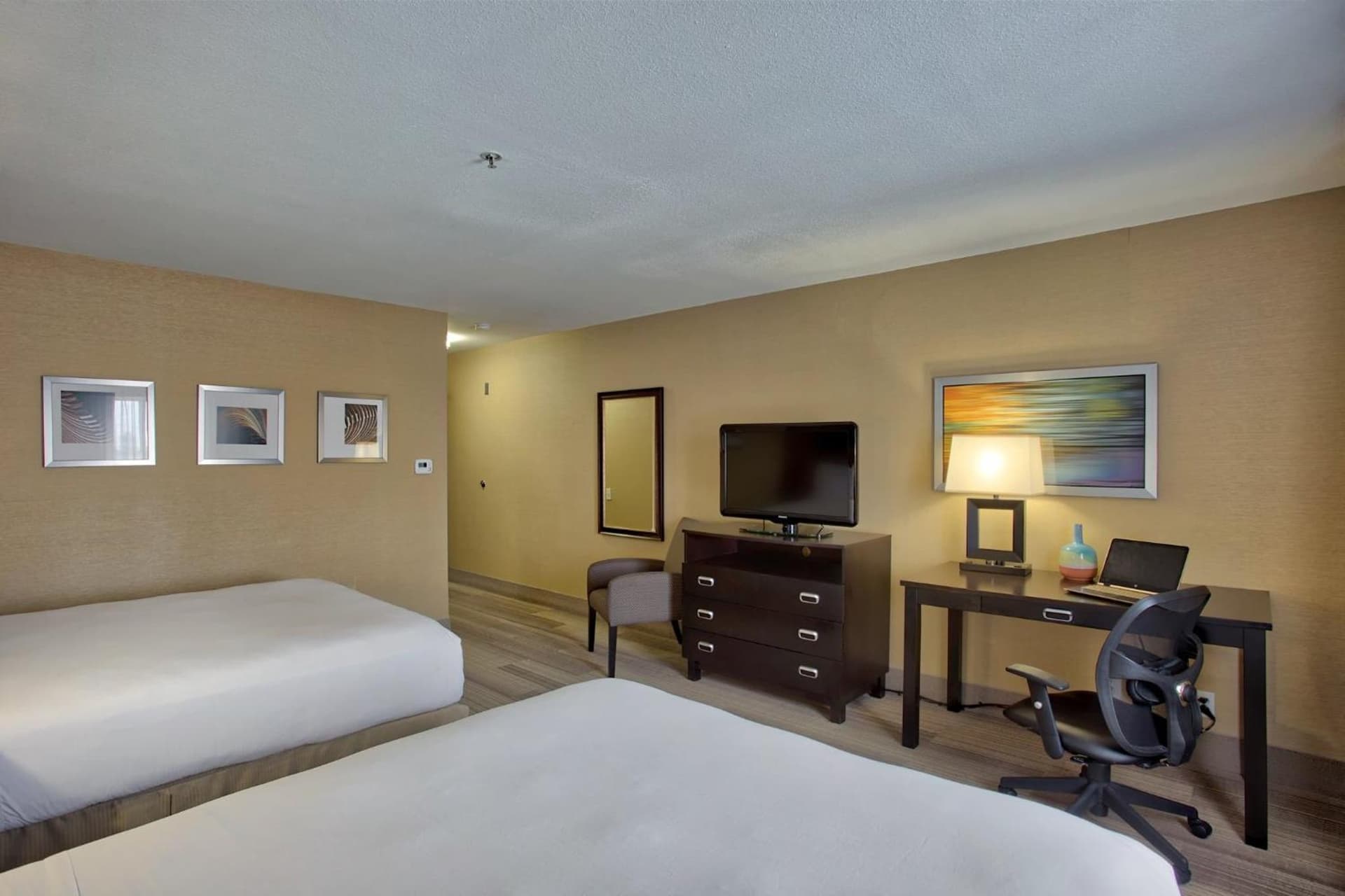 Hampton Inn by Hilton Costa Mesa Newport Beach gallery photo in Costa Mesa, CA — image 25