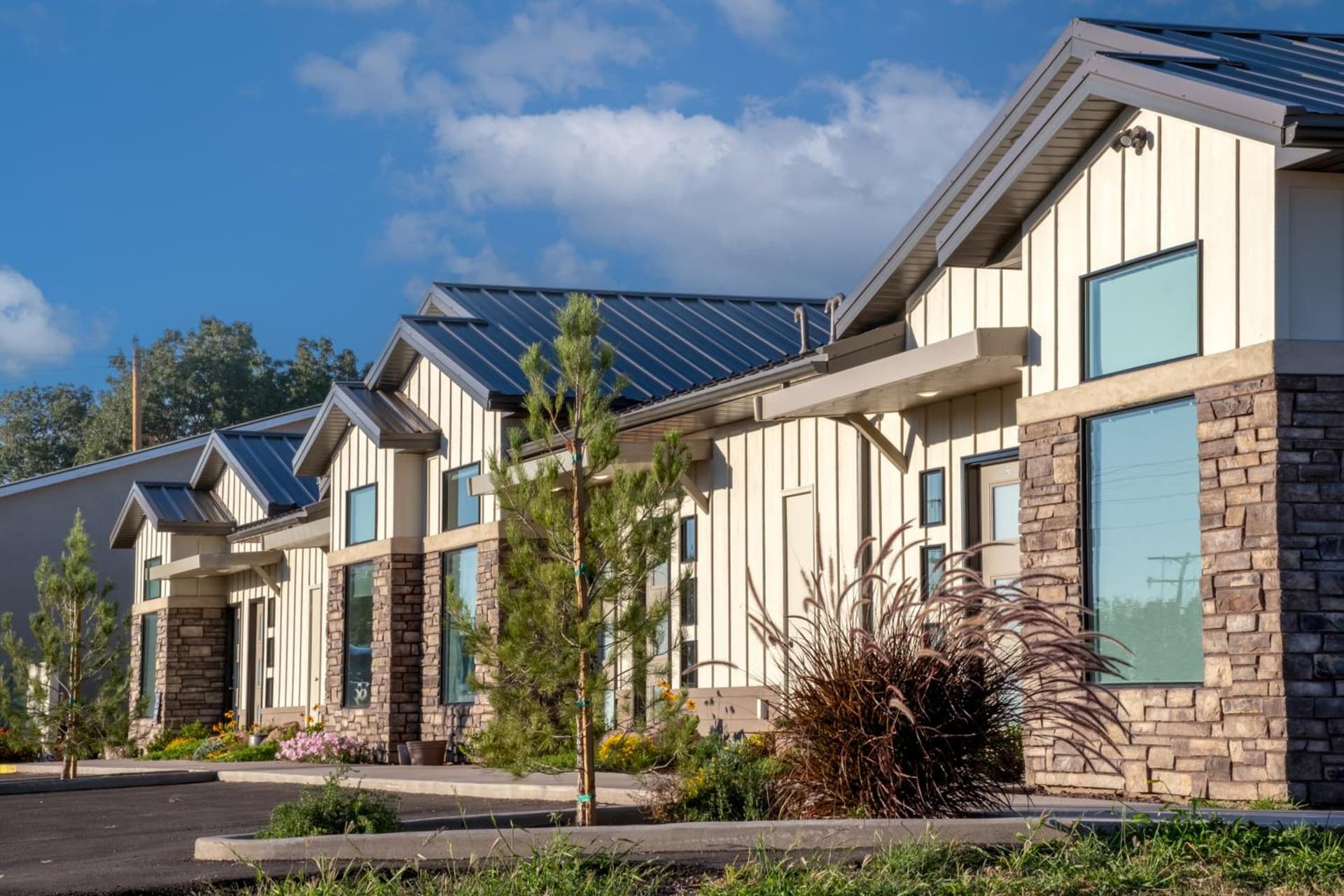 South Zion Inn and Suites featured exterior or lobby in Hildale, UT — similar hotel
