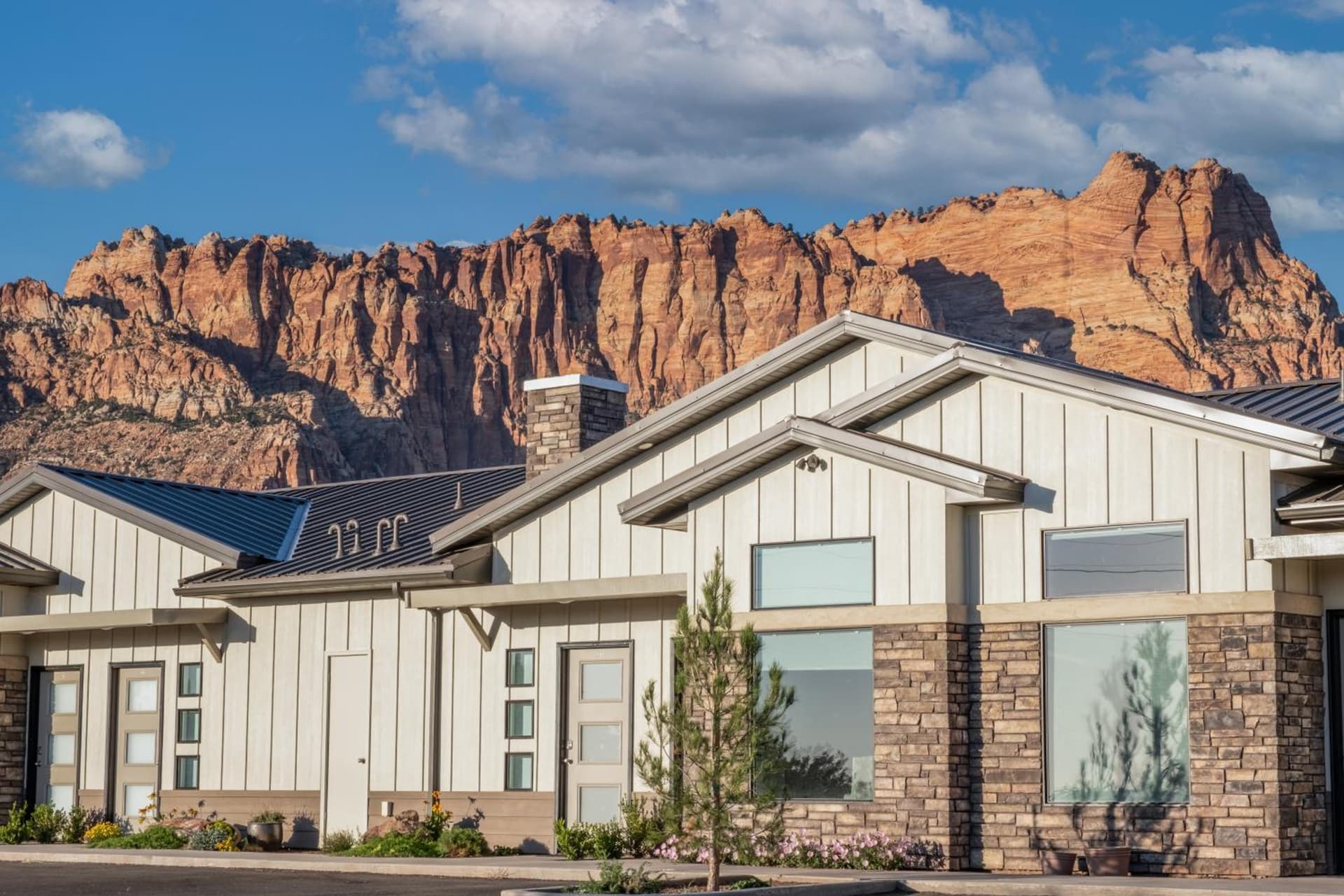 South Zion Inn and Suites property views in Hildale, UT — gallery photo 3