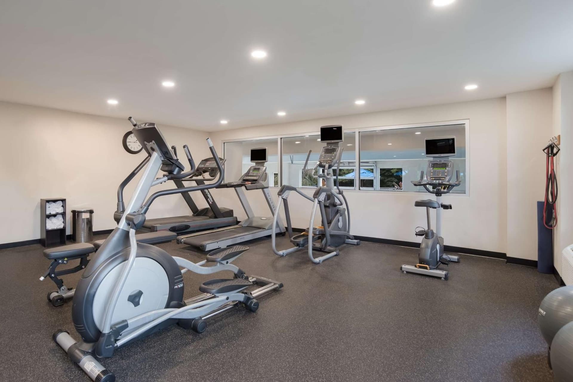 SureStay Plus by Best Western Elizabethtown Lancaster gallery photo in Elizabethtown, PA — image 10
